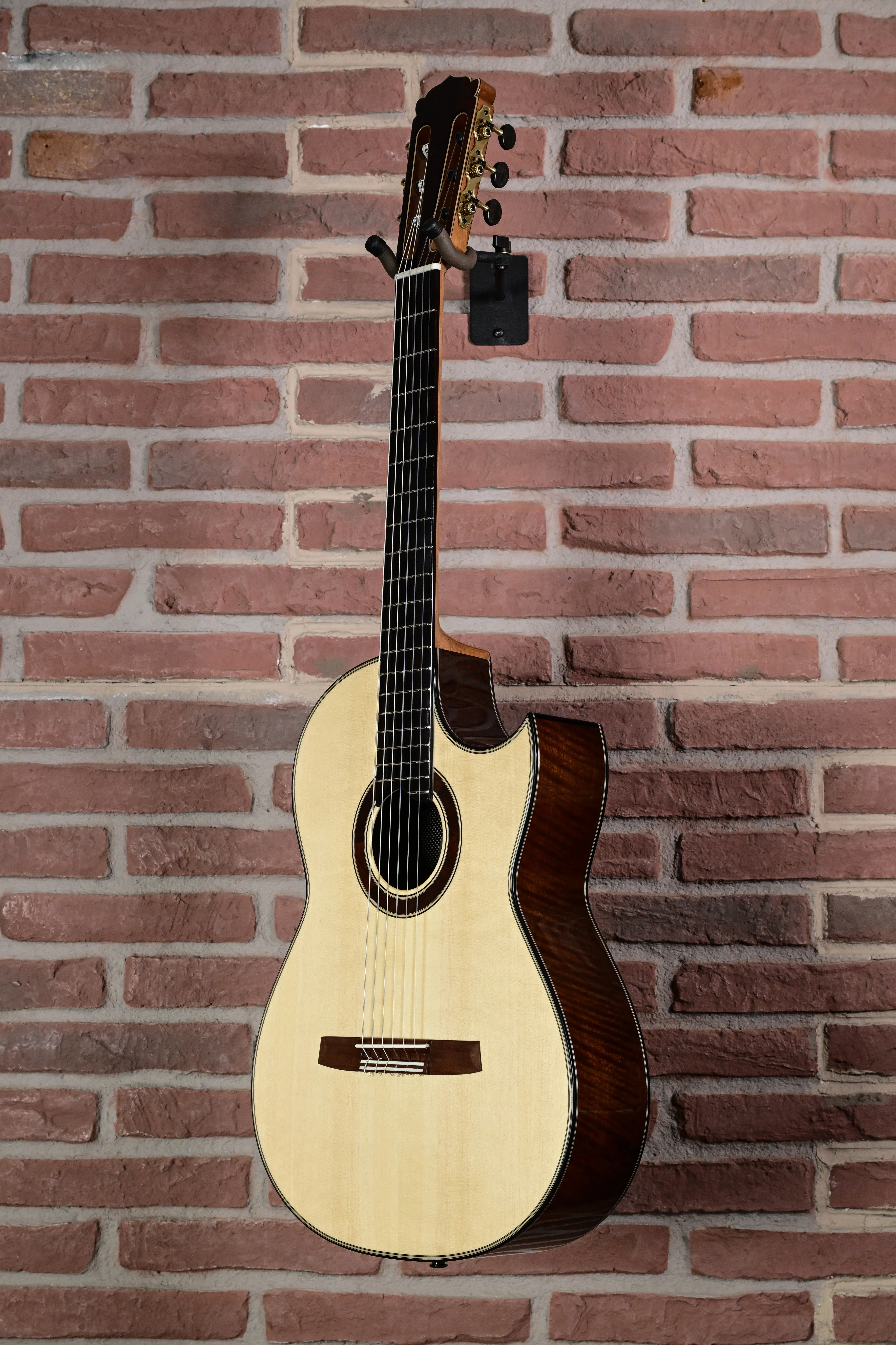 Crossover Nylonstringgitarre mit Udo Rösner Pickup