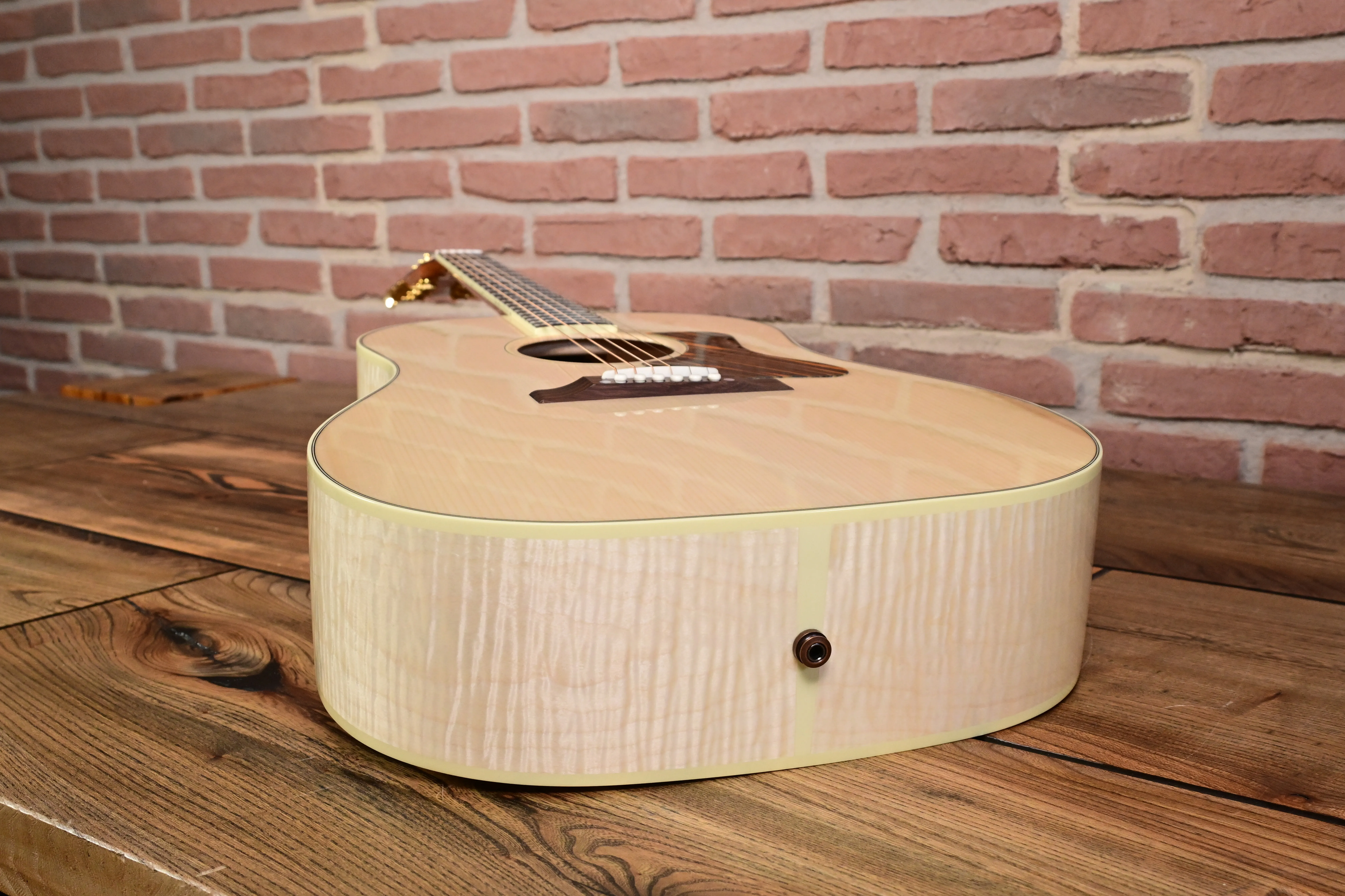 Advanced Jumbo Standard Maple M2M Custom Shop Westerngitarre