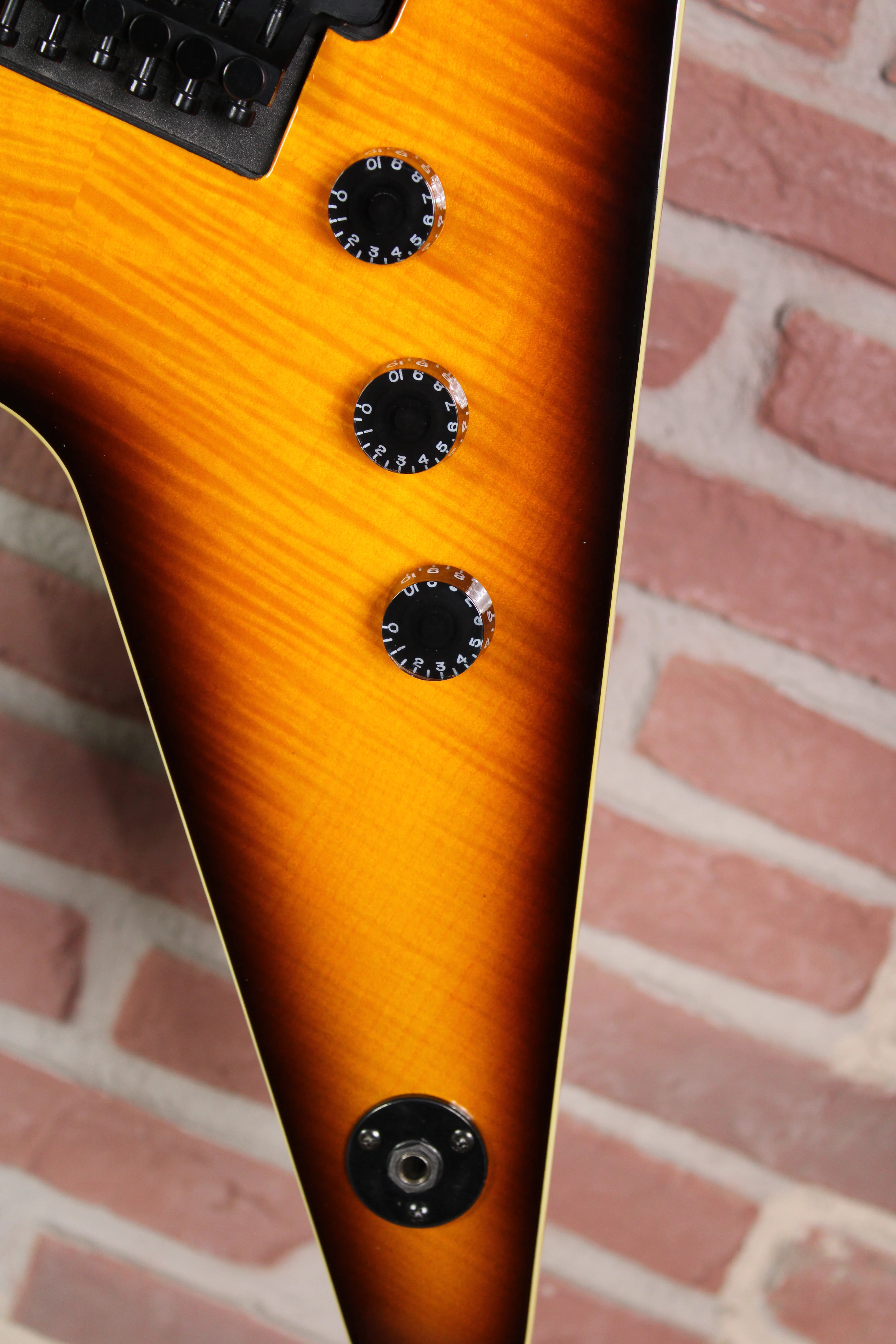 Dean Guitars ML 79 Floyd Flame Top Duncans TBZ - Reglerbereich auf dem Korpus