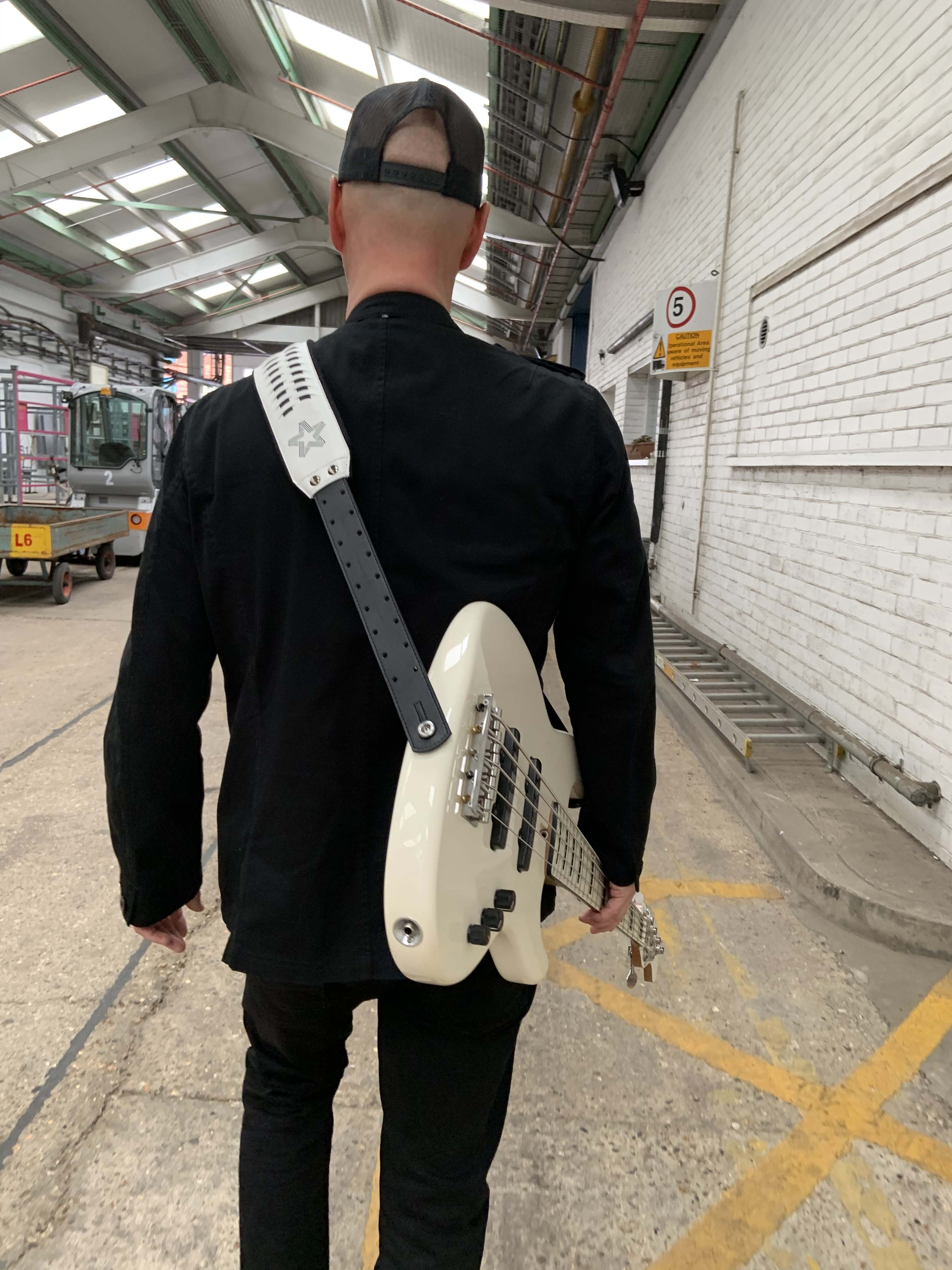 Paul Turner White Signature Bassgurt
