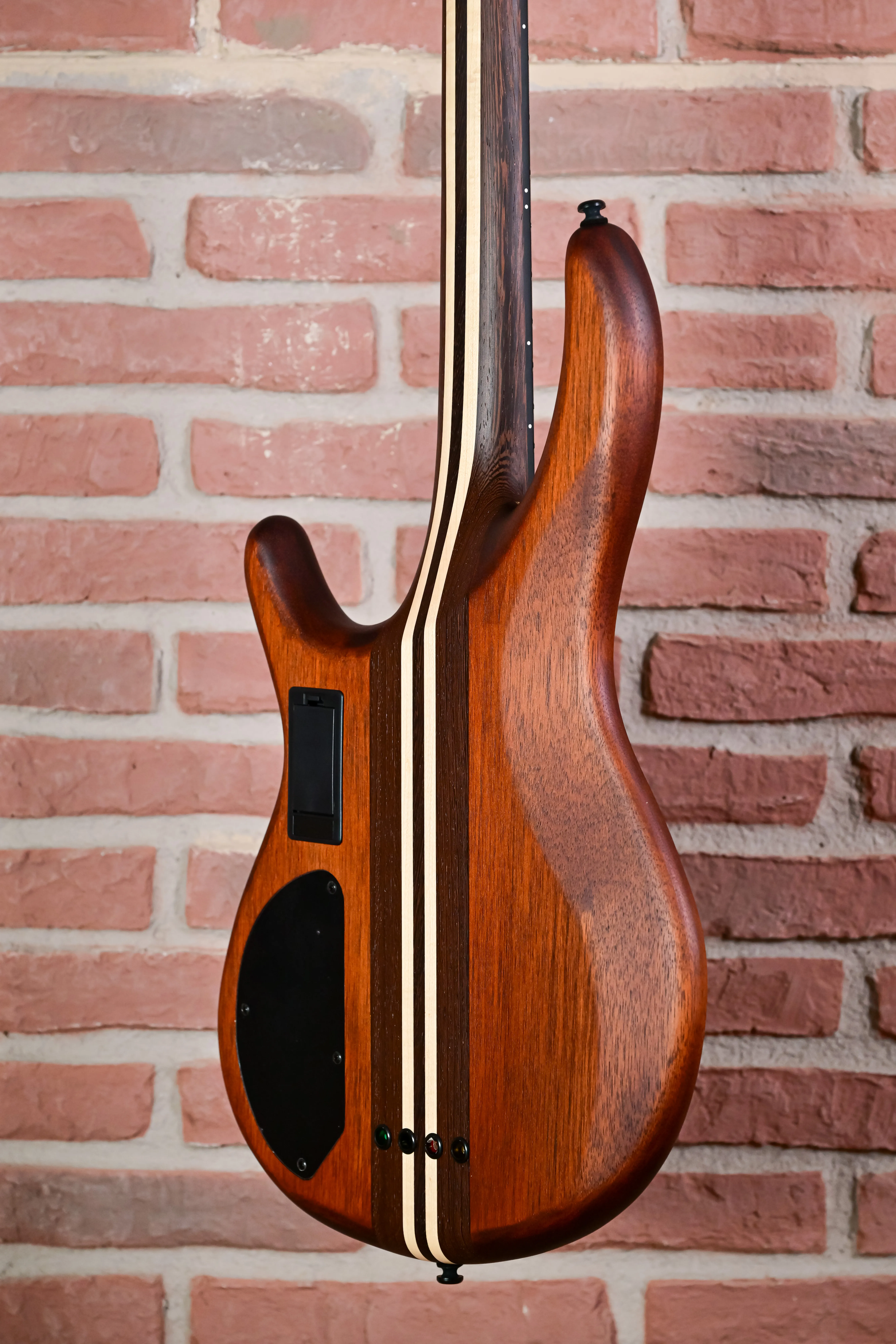 A4 Ultra Ash Bass Etched Natural Black