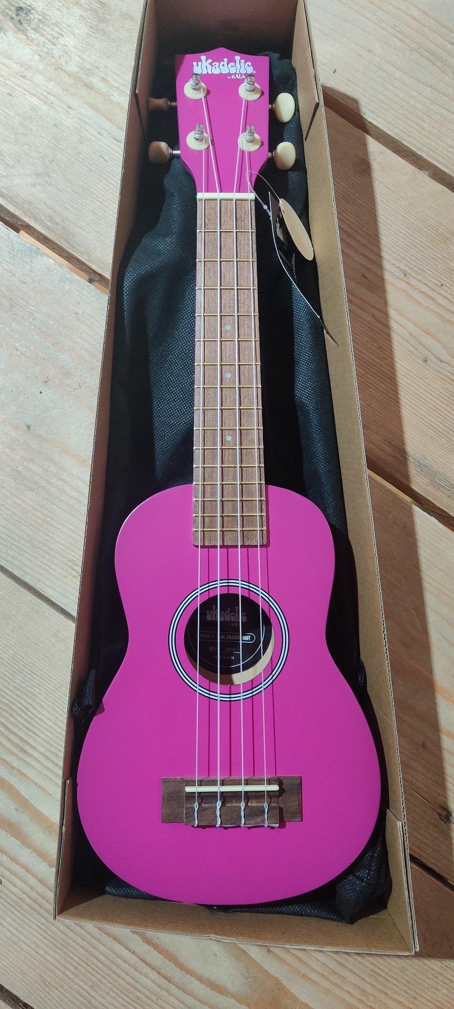 Ukadelic UK-DRAGONFRUIT - Dragon Fruit Soprano Ukulele, with Tote Bag "B-Stock"