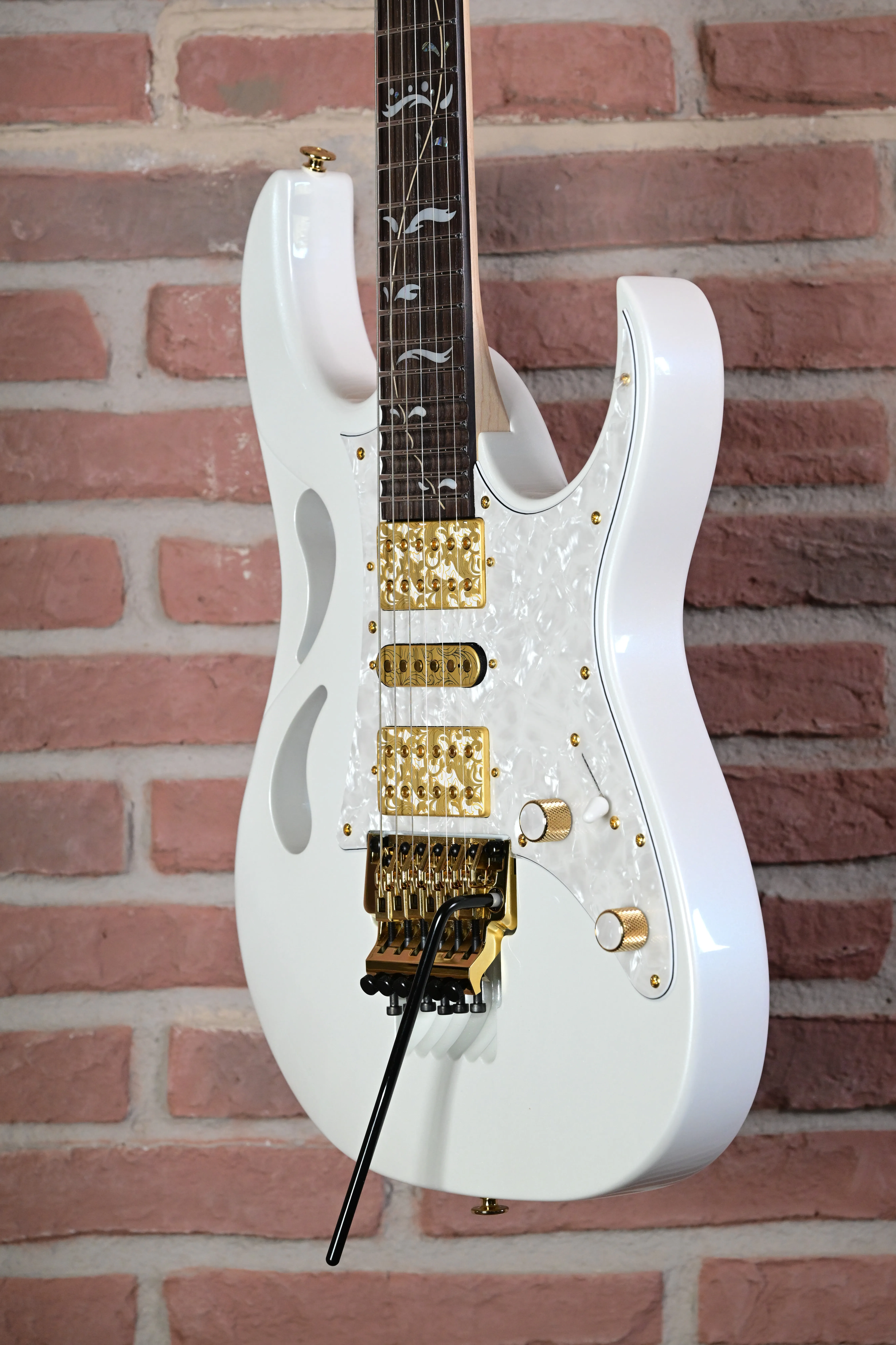 PIA3761-SLW Steve Vai Signature E-Gitarre Stallion White