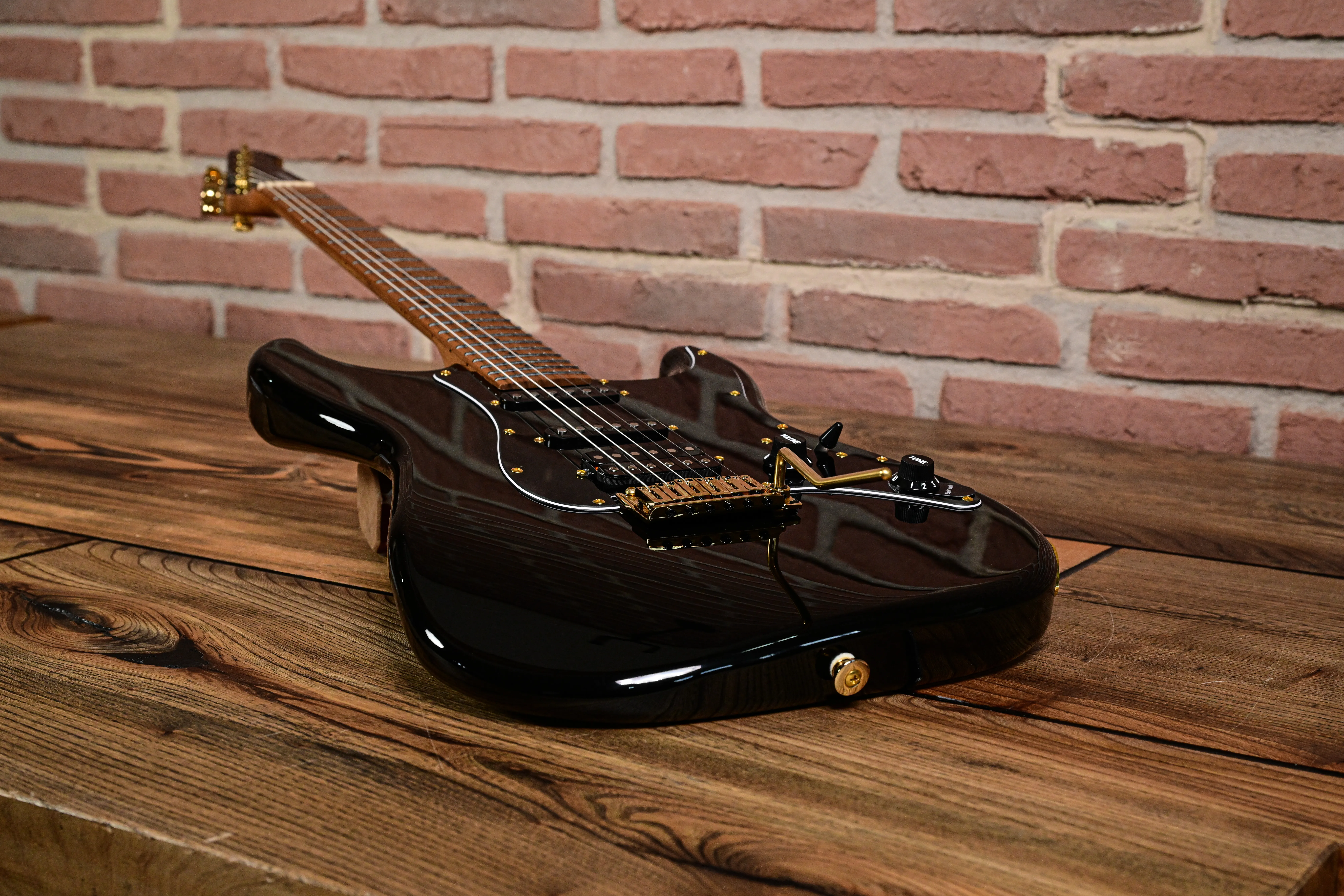 KS-Deluxe Gold Maple SSH Black E-Gitarre