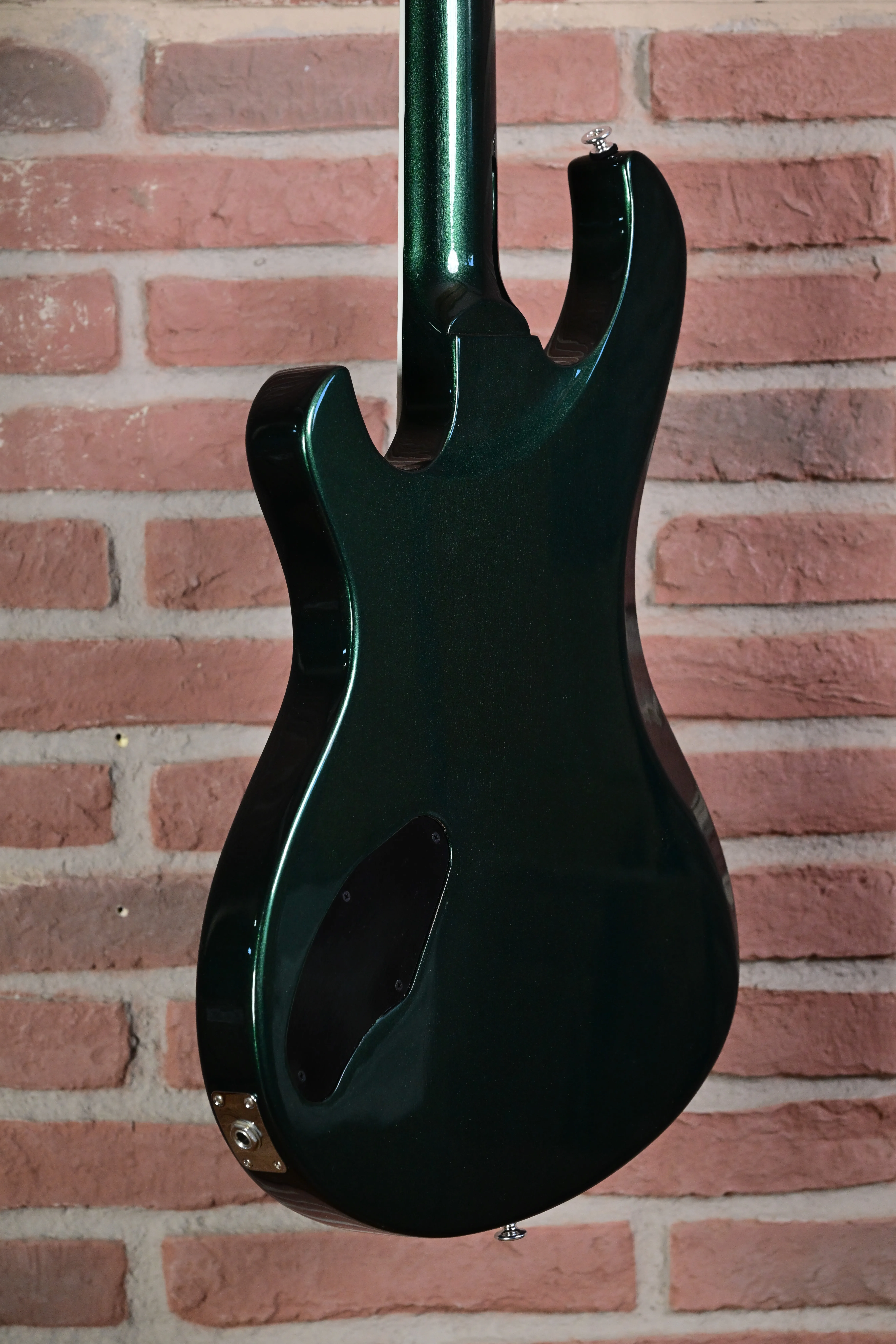 E-Gitarre, dunkelgrün, glänzende Lackierung, Solidbody, Metallhardware