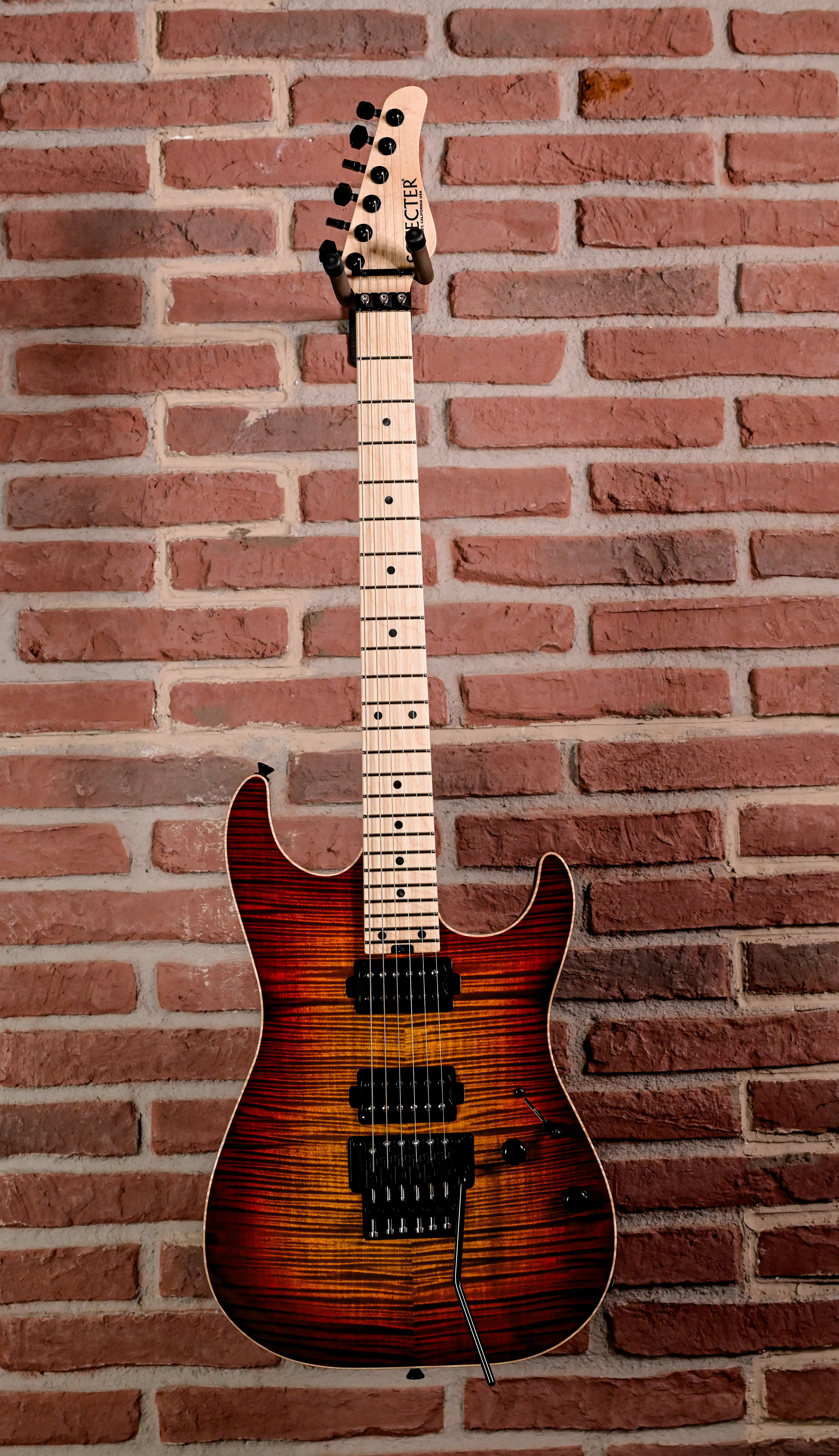 E-Gitarre, Flammenahorn-Decke, Tigerstreifenmuster, Floyd-Rose-Tremolo, Doppel-Humbucker
