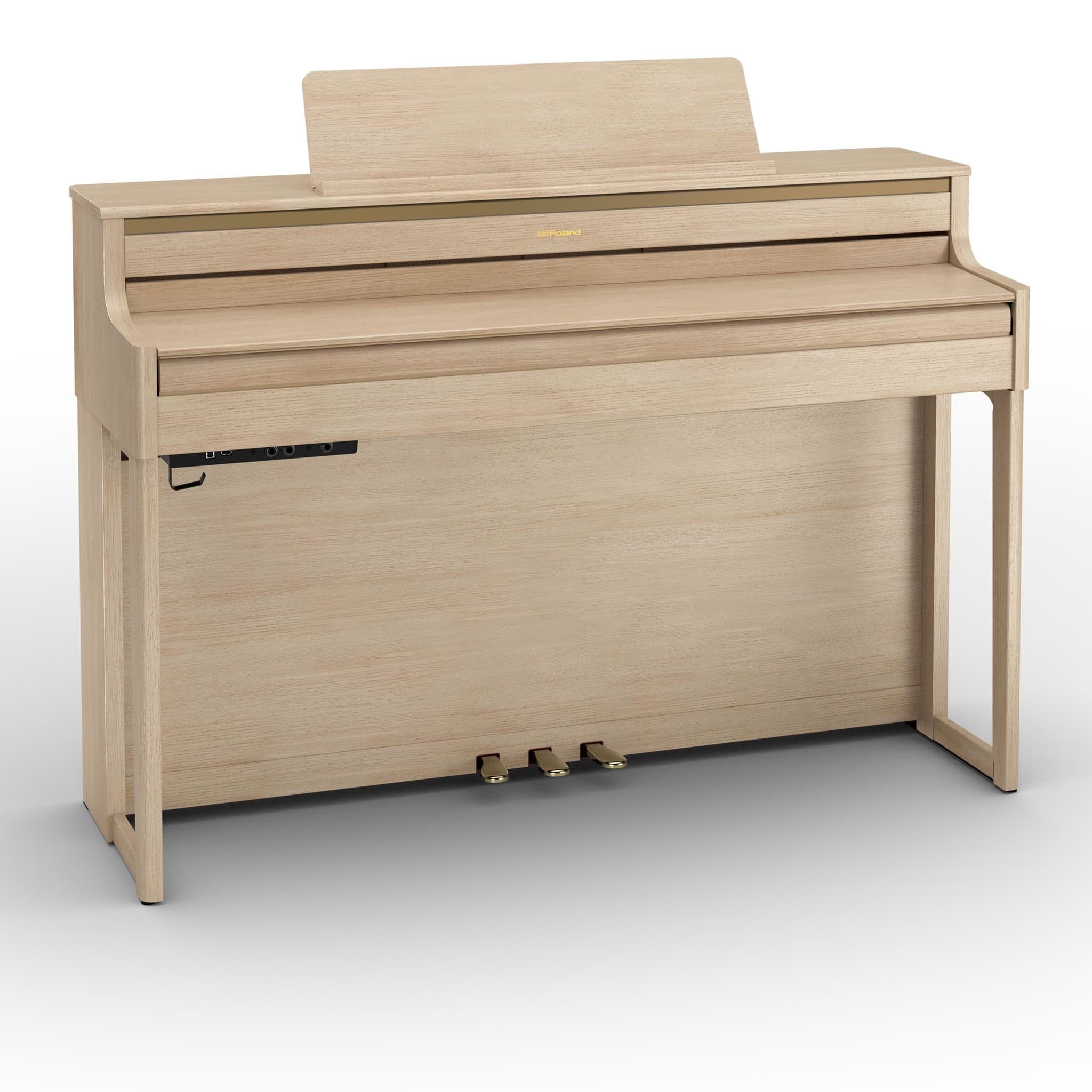 Roland HP704-LA Digitalpiano – Vorderansicht in heller Esche mit geschlossenem Deckel