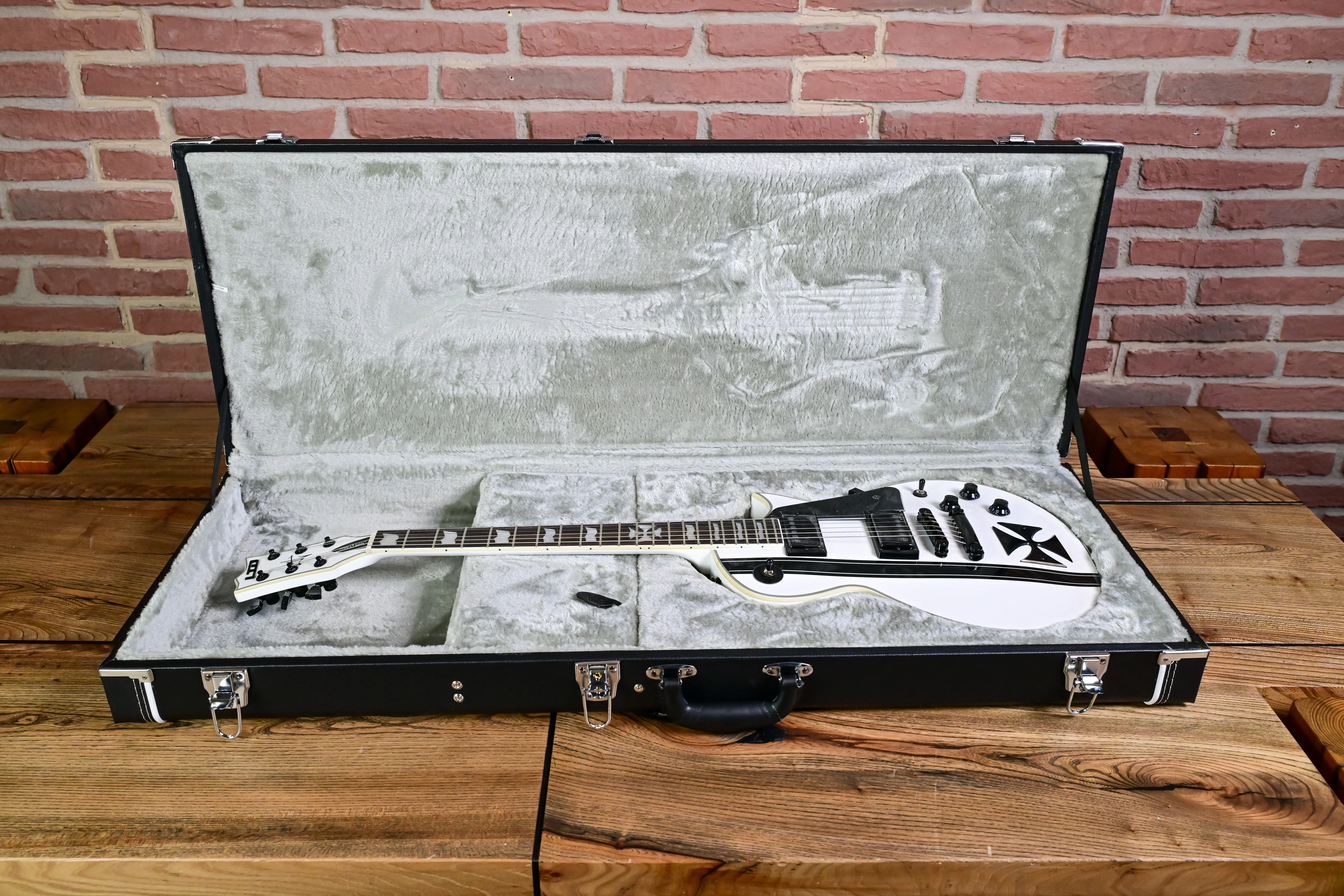 James Hetfield Iron Cross SW - E-Gitarre