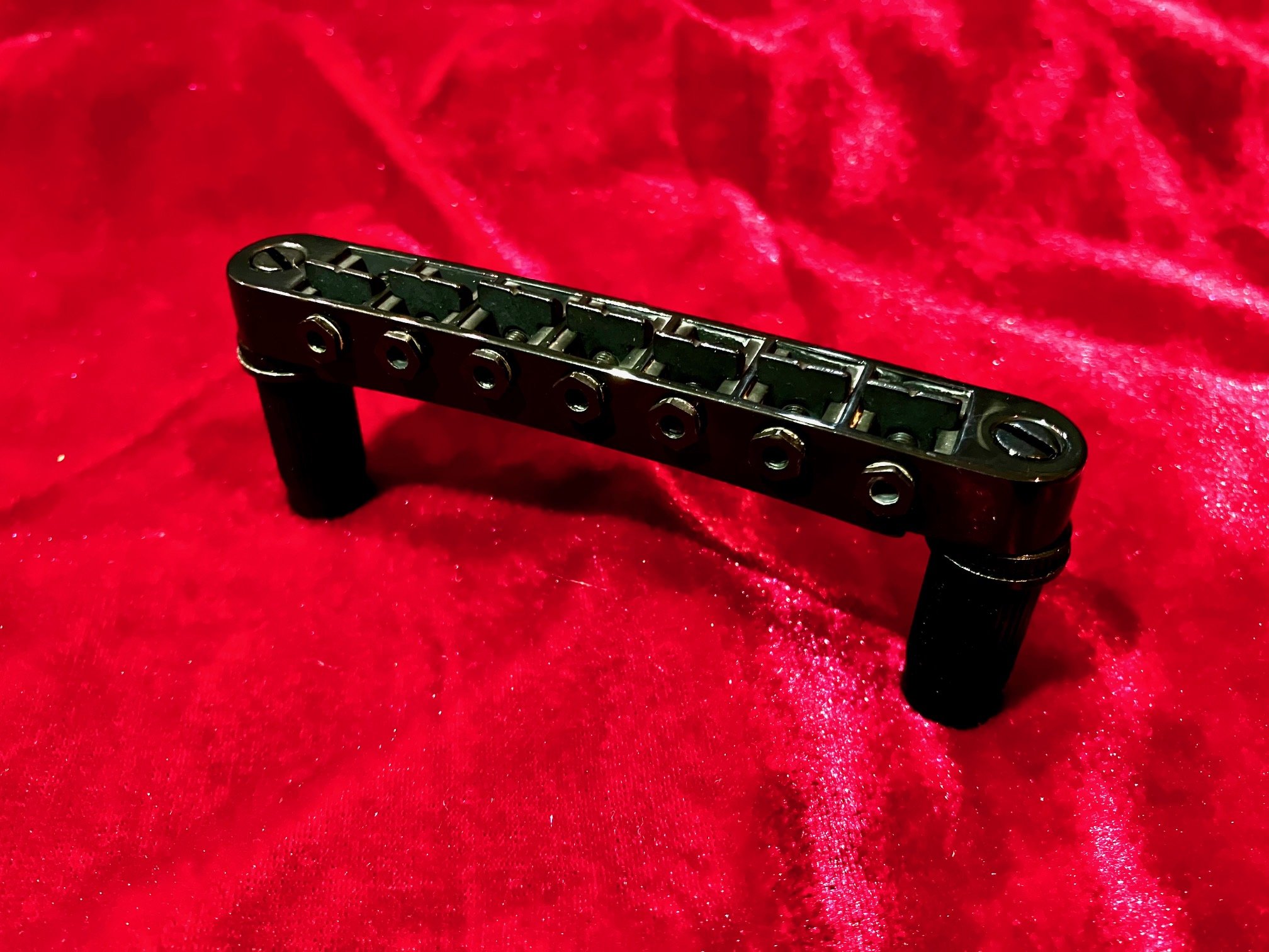 HW27B 7-string Tunamatic Bridge, schwarz