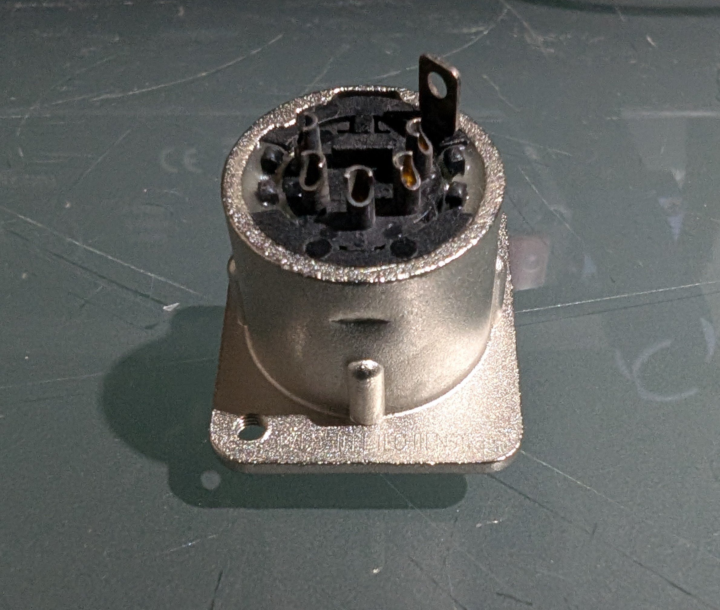 NC5MDM3-L-1 - 5 poliger Chassisstecker (B-Stock)