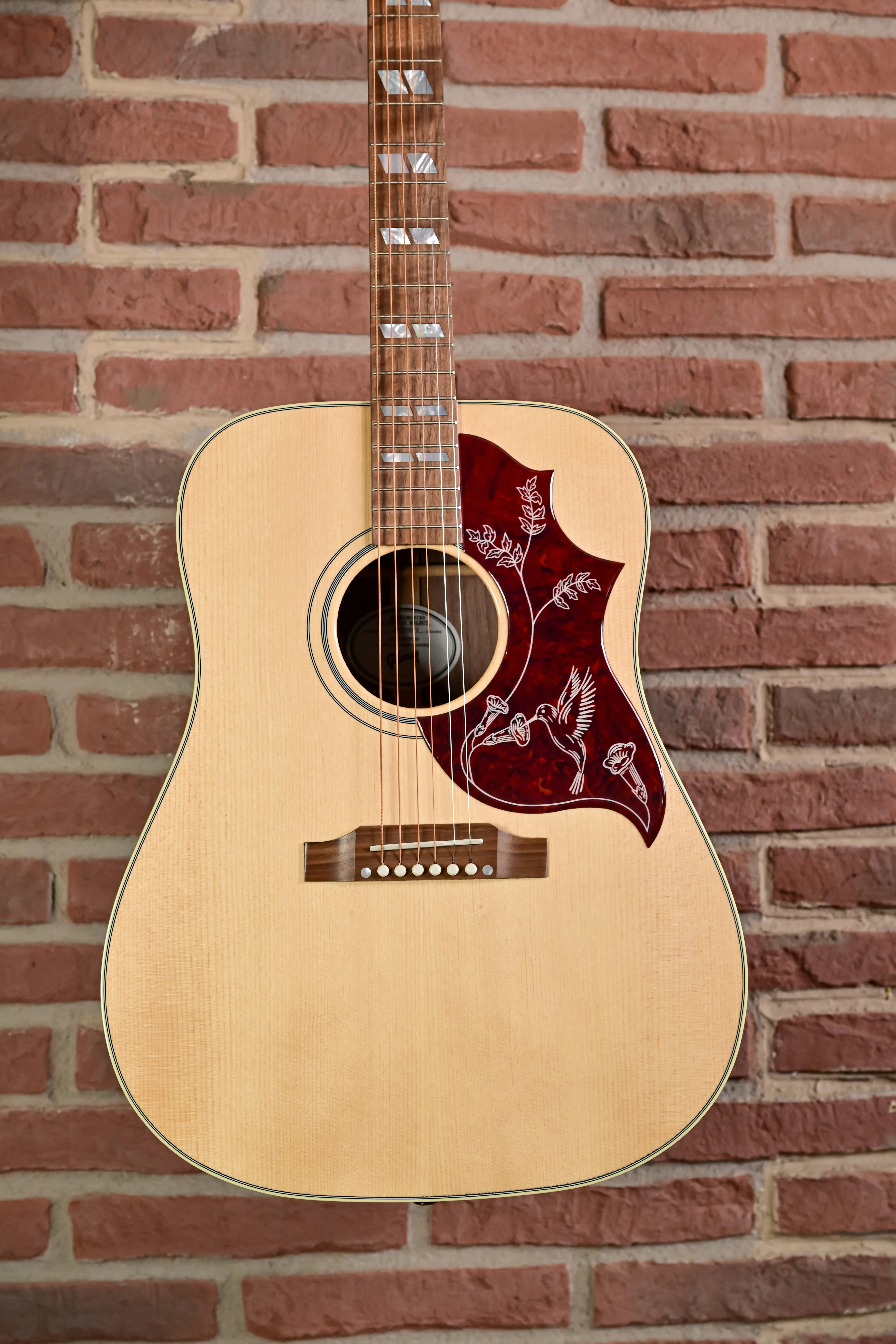 Gibson Hummingbird Studio Walnut Natural Kopfplatte in frontaler Ansicht