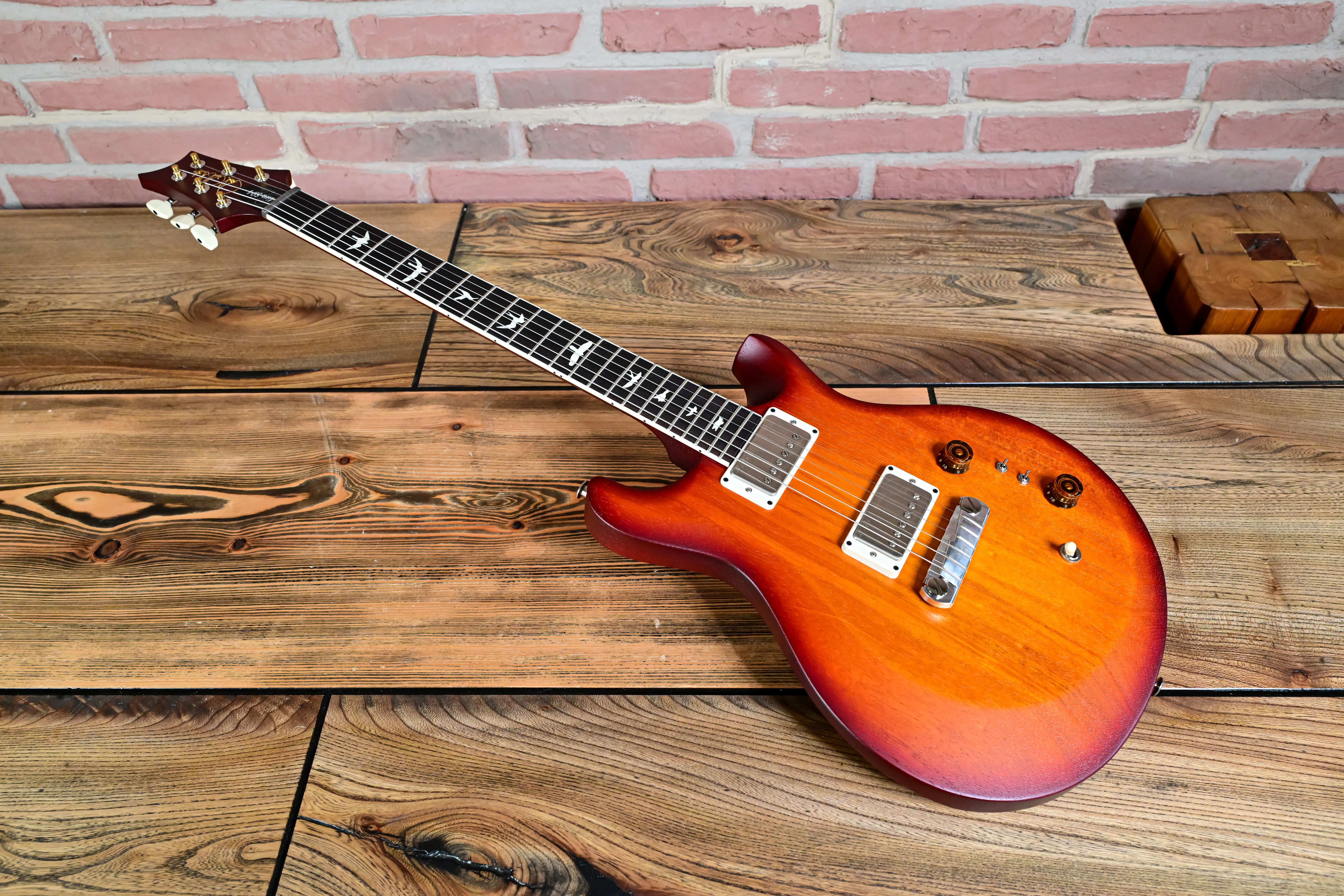 S2 Mira 594 Satin Dark Cherry Sunburst