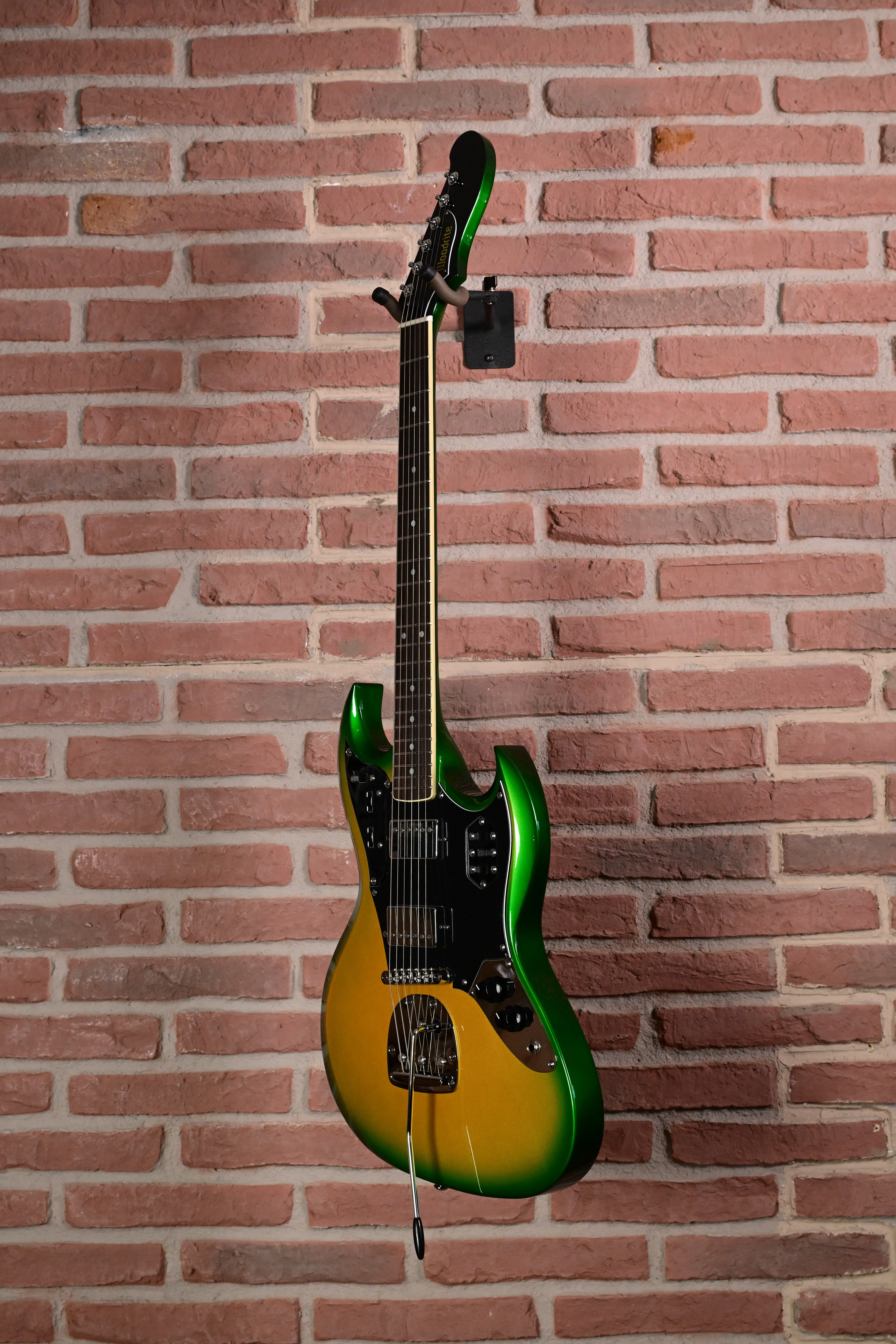 E-Bass, elektrische Bassgitarre, grün-gelber Farbverlauf, Solidbody, schwarze Hardware