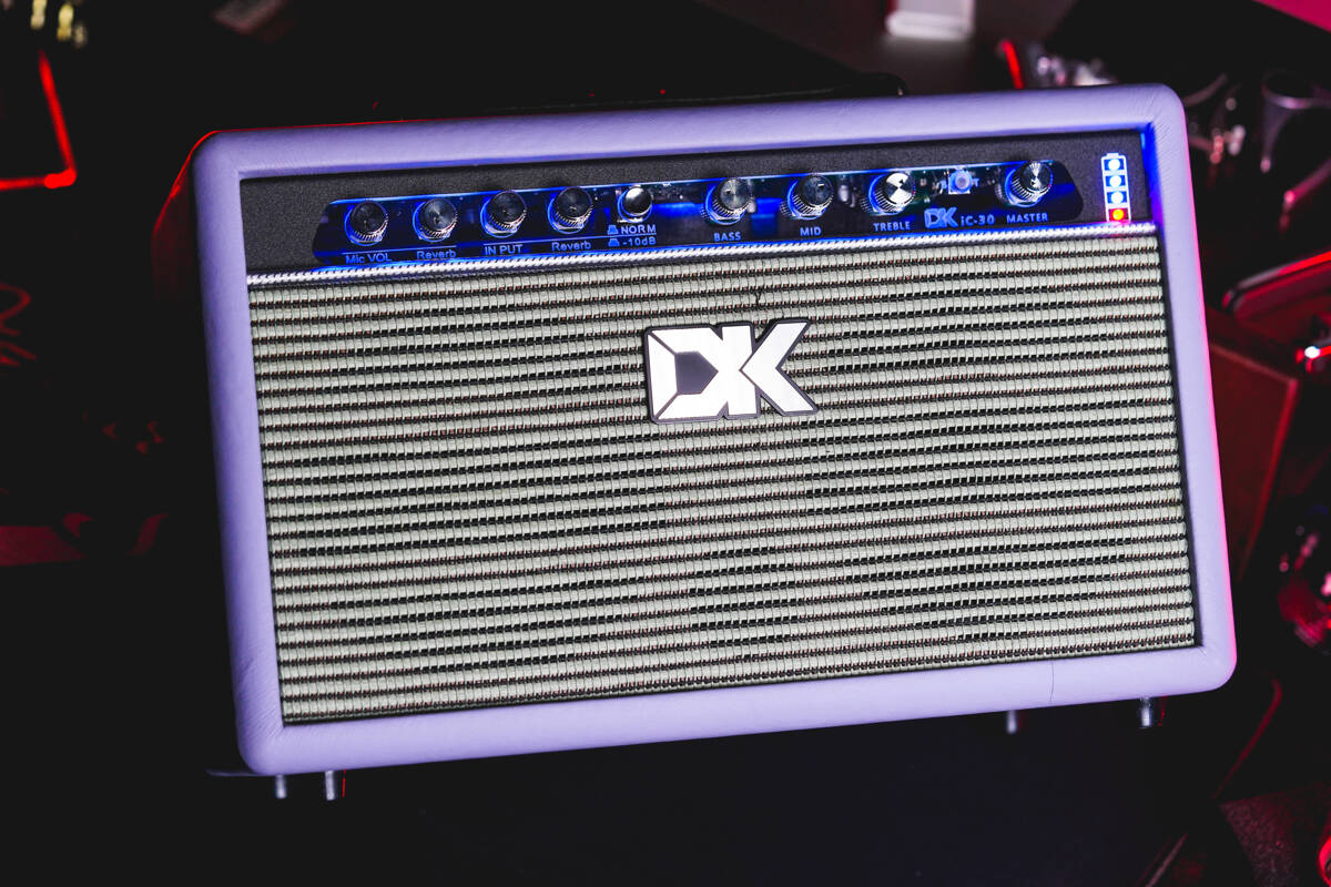iC-30 Acoustic Guitar Amplifier