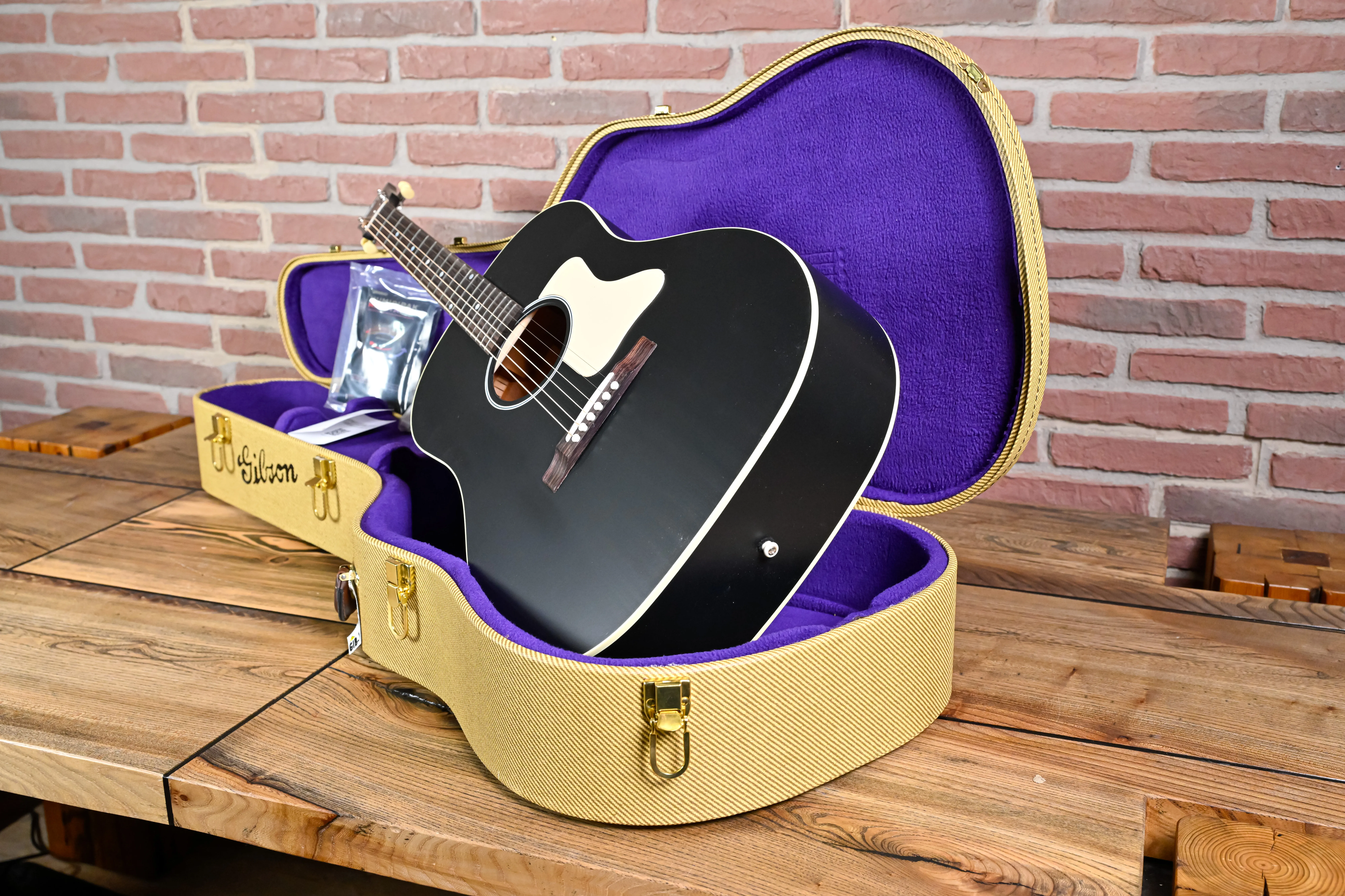 J-45 Century 12-Fret Ebony Westerngitarre