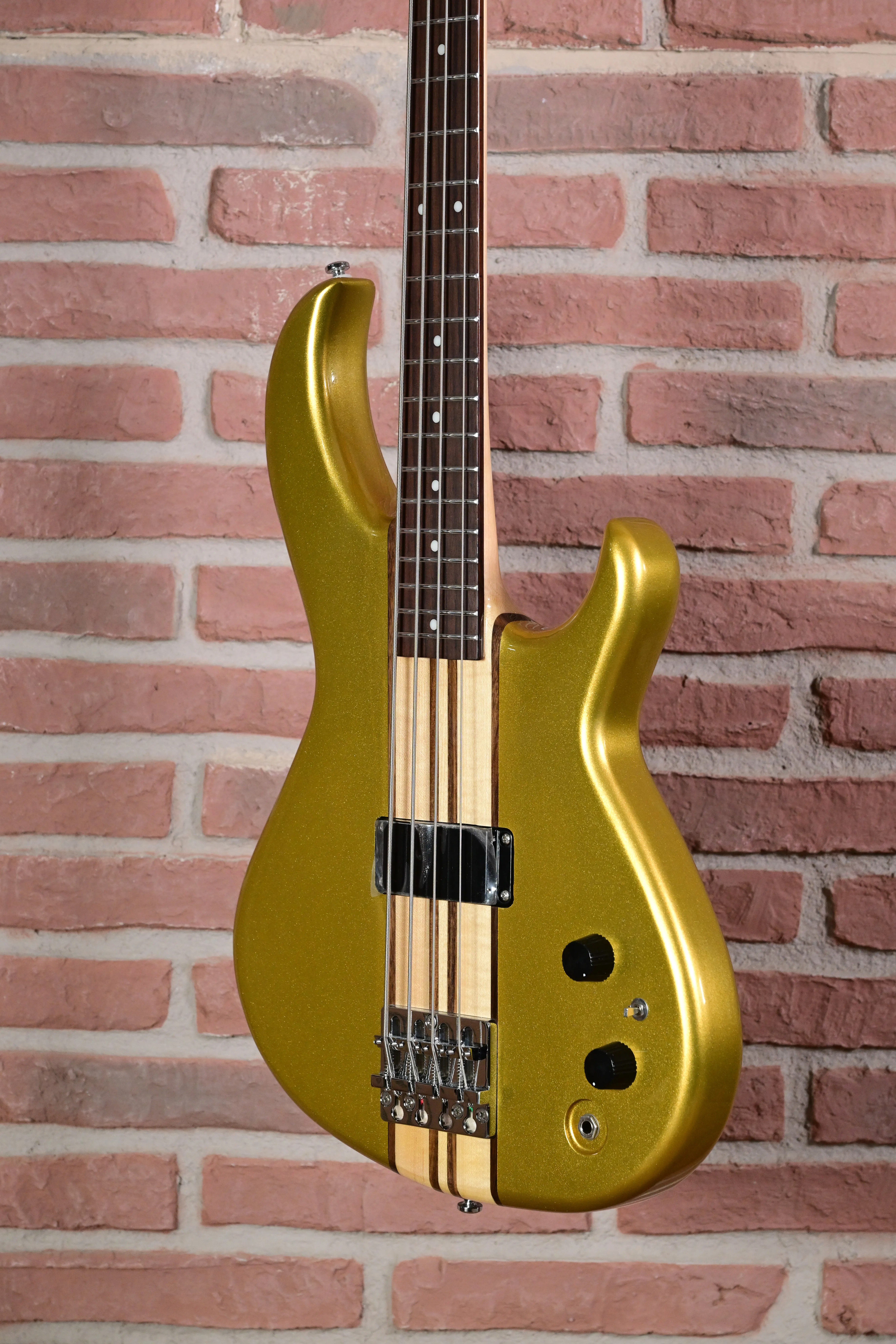 Pro II SB 700 Gold Wing Bass Gold Limited Edition