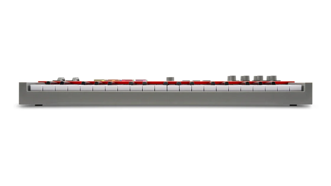 Synthesizer, Tasteninstrument, rote Bedienfläche, Drehregler, weiße Tasten