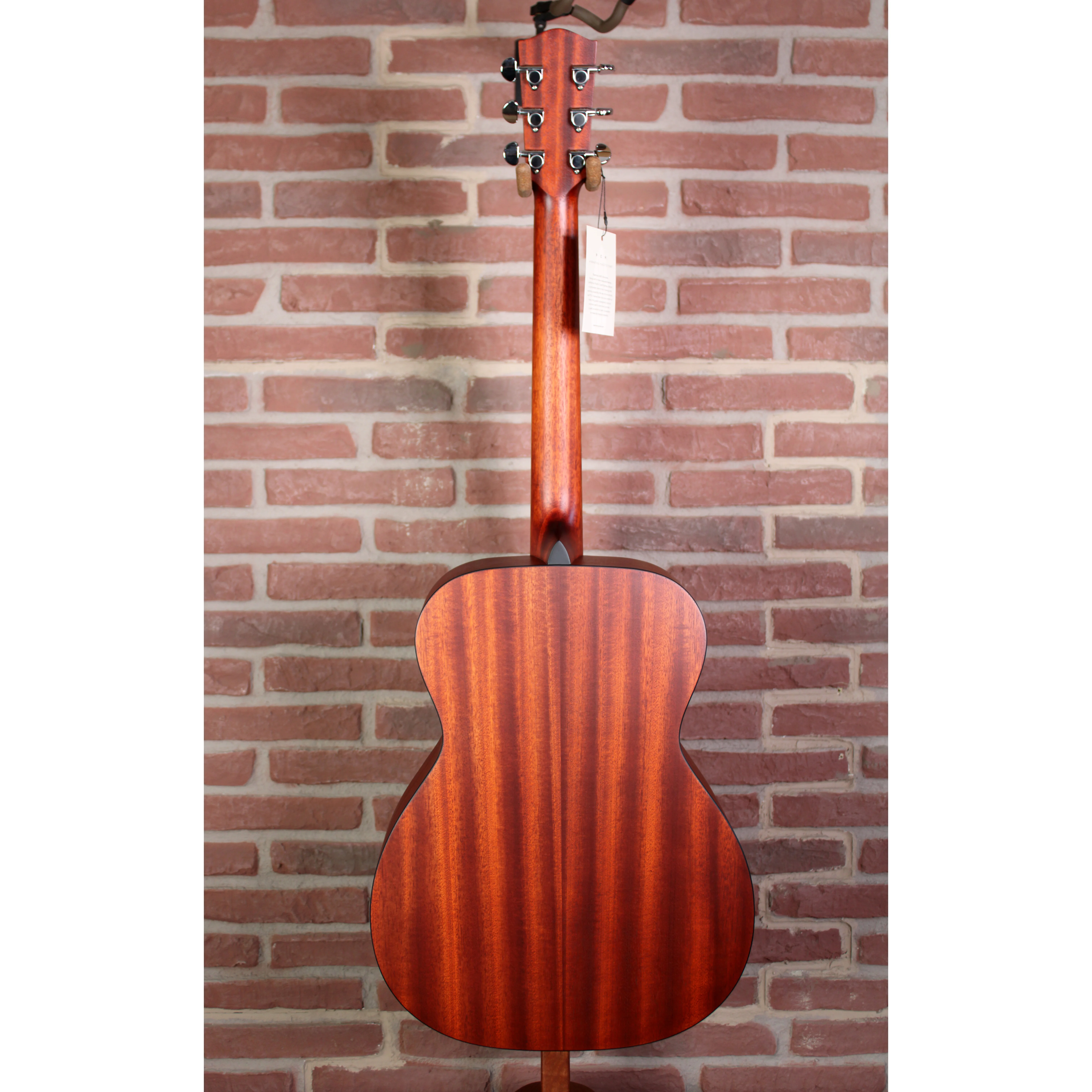 Eastman PCH1-OM-CLA Westerngitarre Rückansicht mit Sapele-Boden