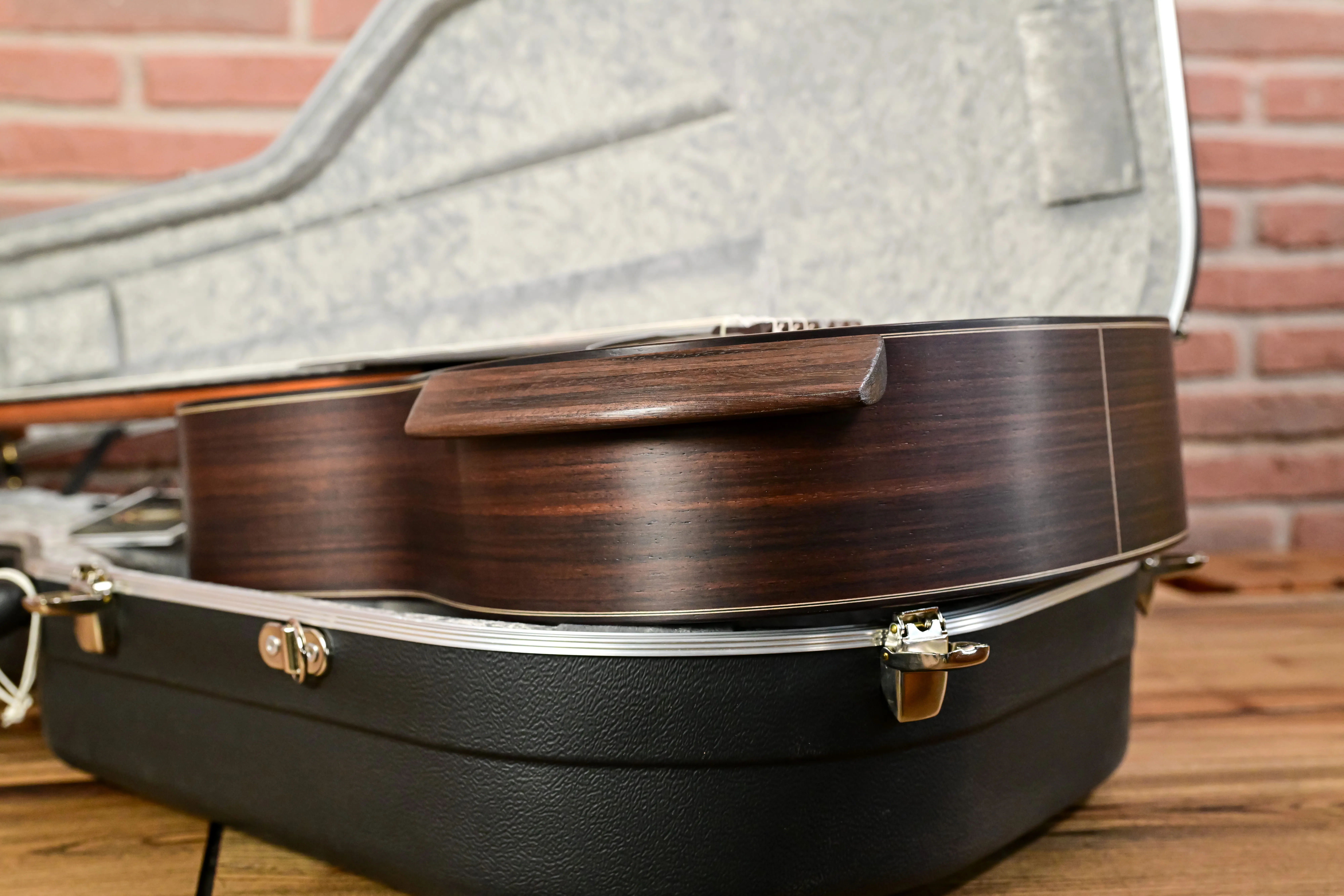 New Century-Lattice Classical Guitar Upper Class