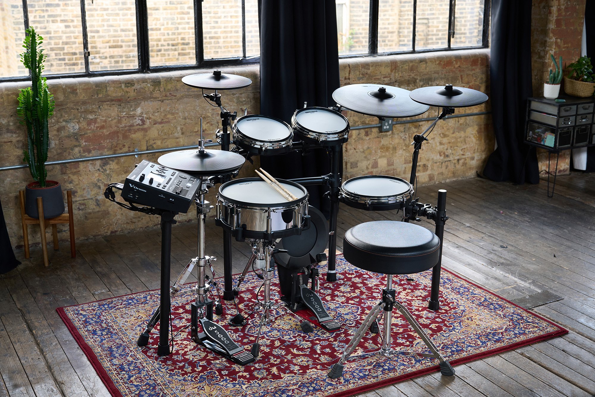TD516 V-Drums Kit mit V51 Modul und PD-140DS Digital Snare