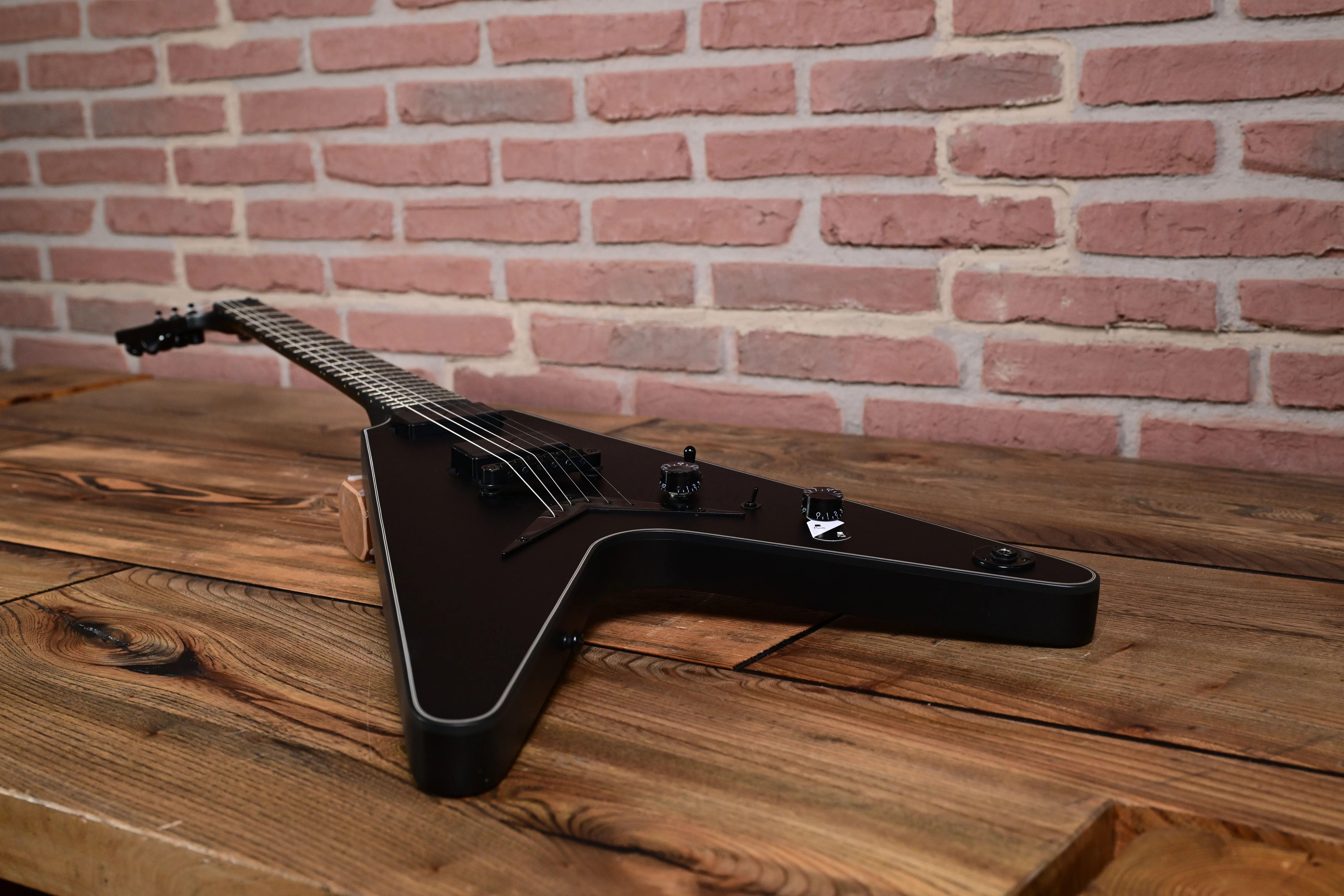 V Select Fishman Fluence Black Satin