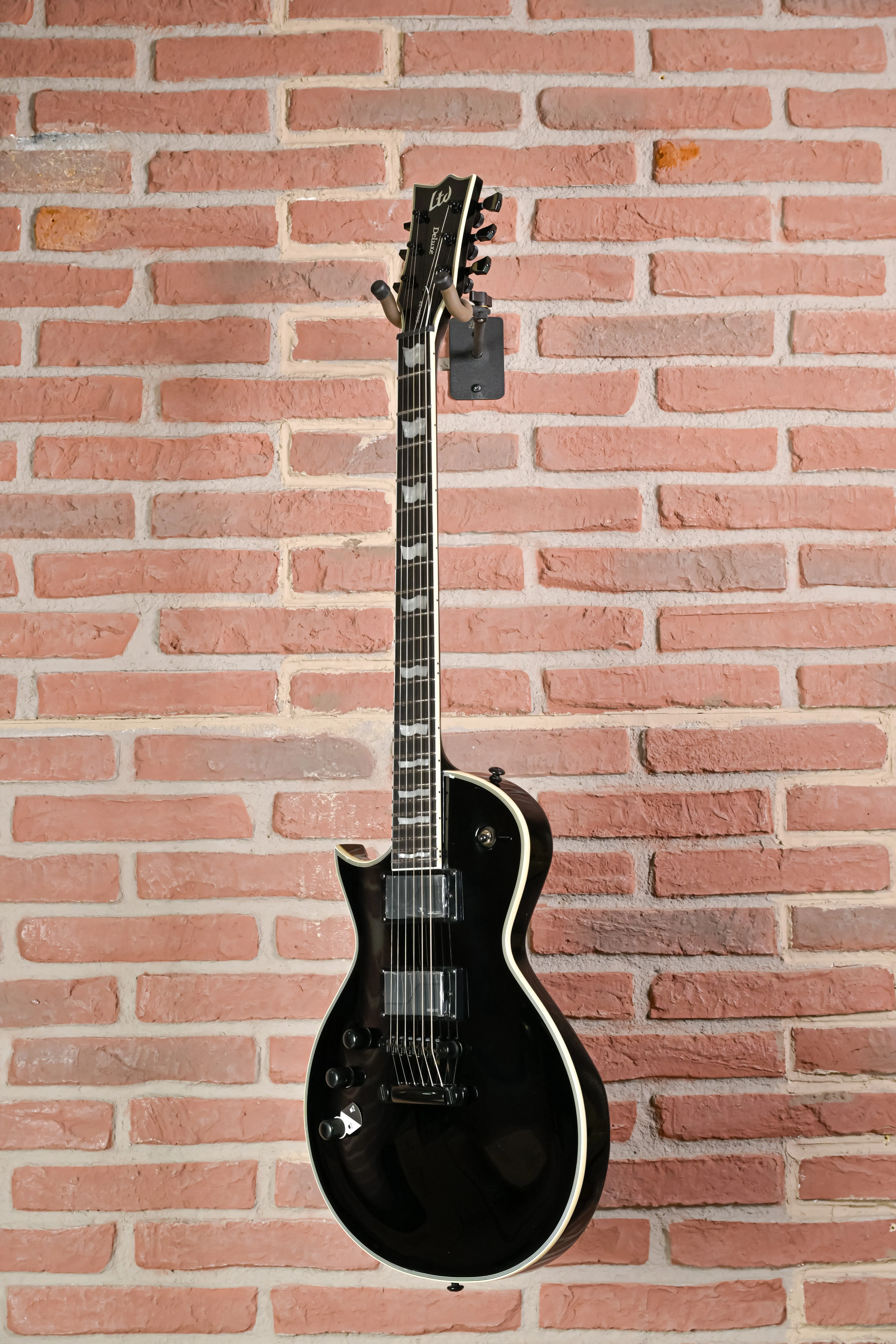 EC-1000S Fluence Black Lefhand E-Gitarre