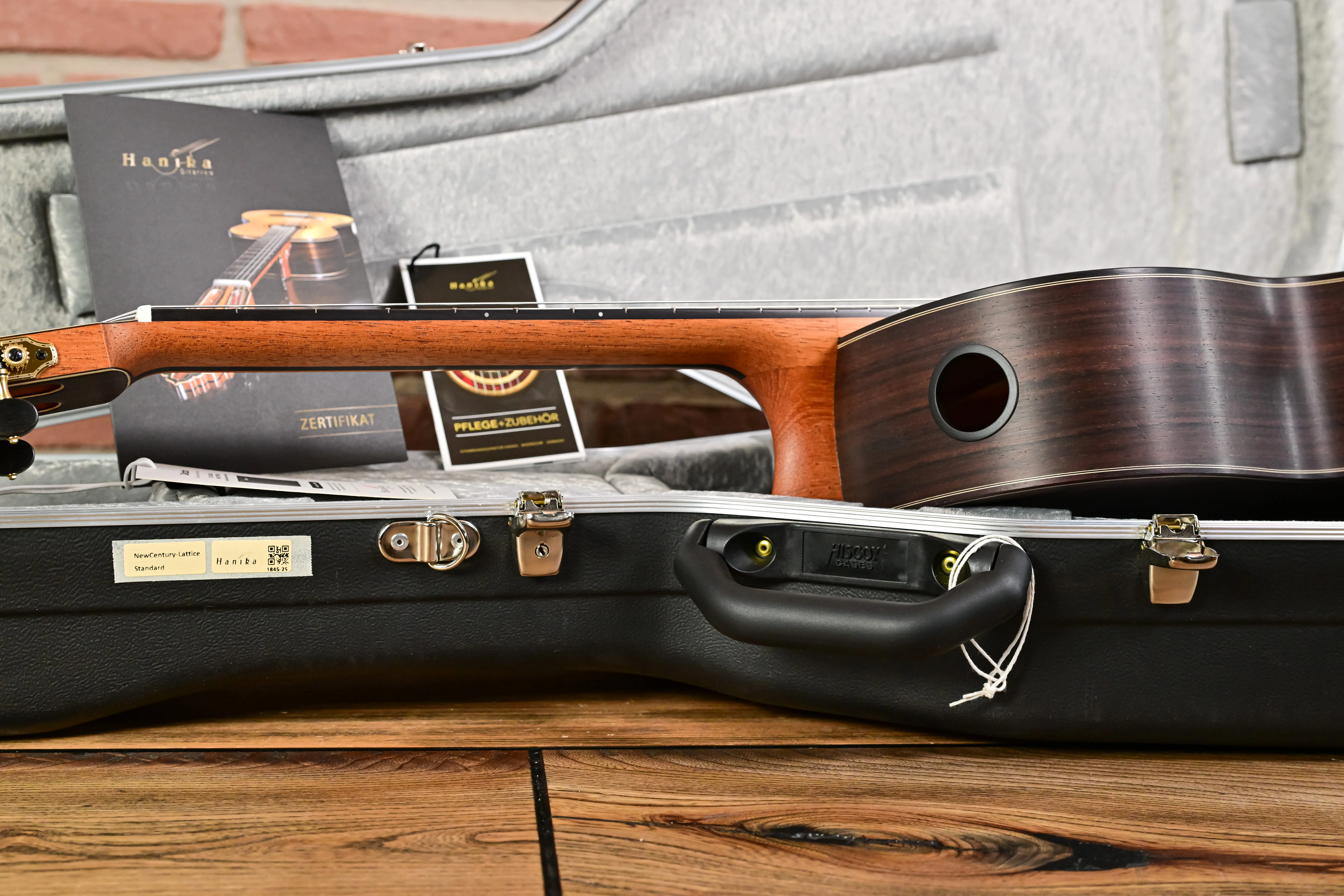 New Century-Lattice Classical Guitar Upper Class