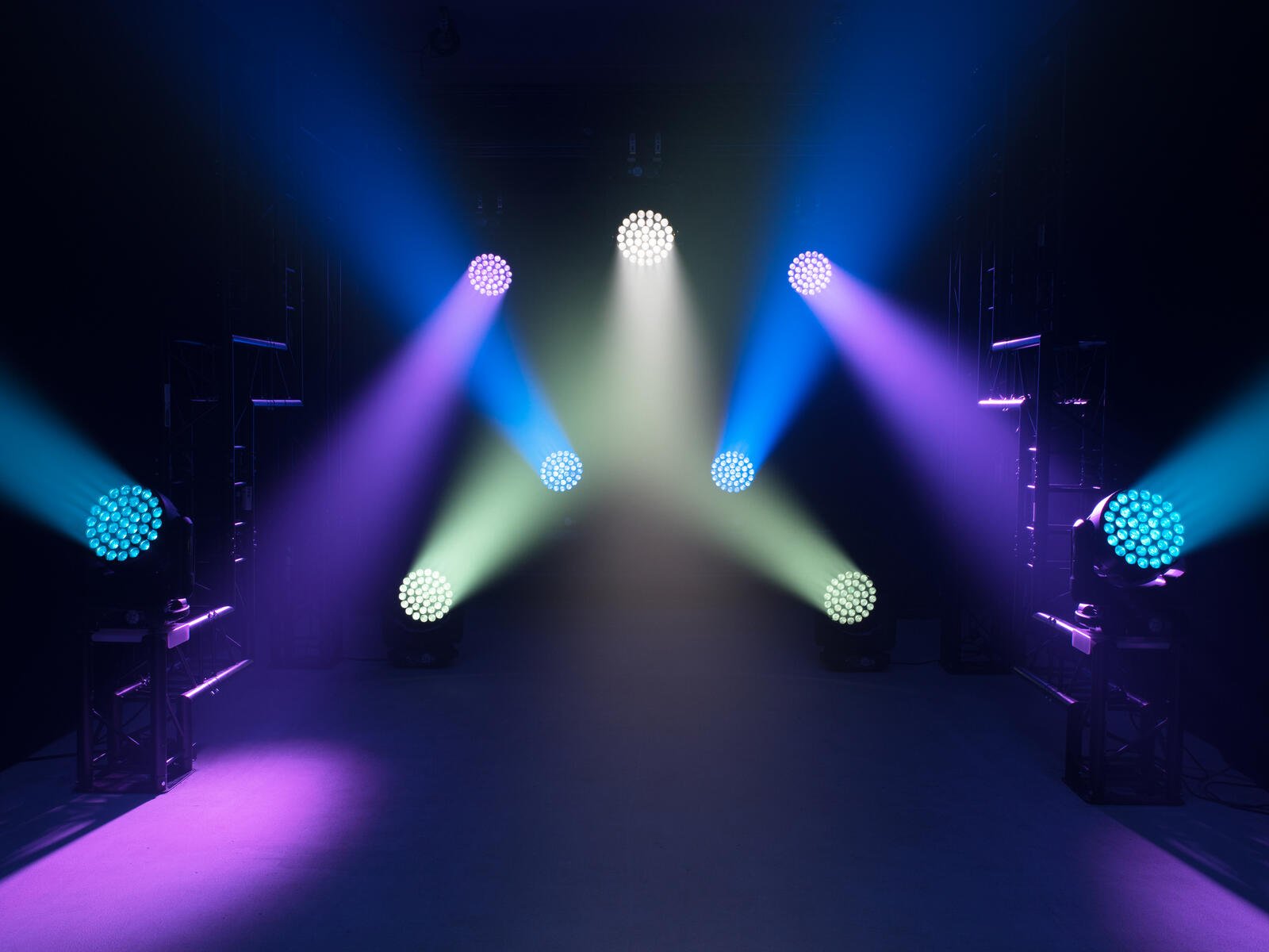 LED TMH-W555 Moving-Head Wash Zoom