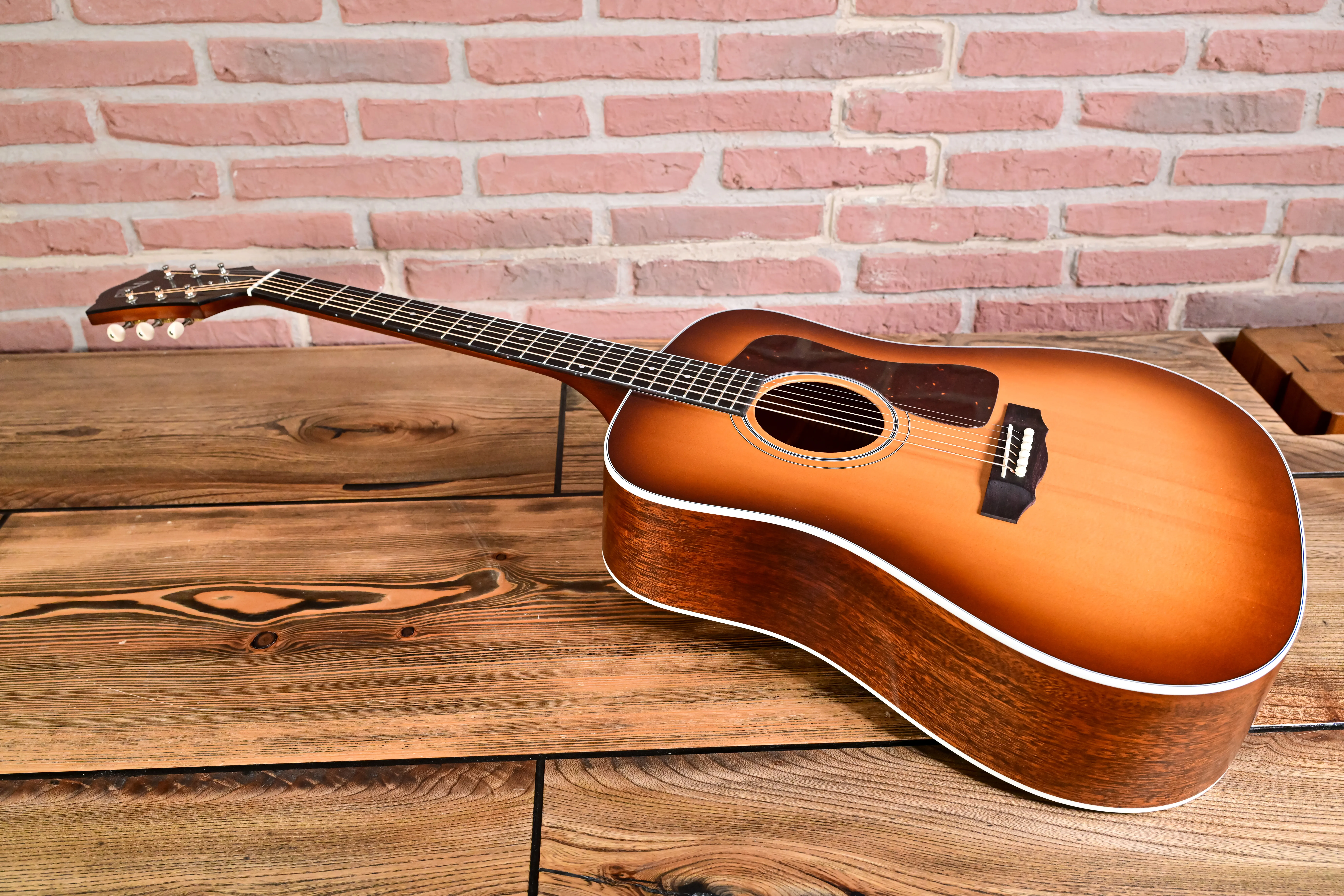 D-40E Standard Pacific Sunset Burst USA Dreadnought