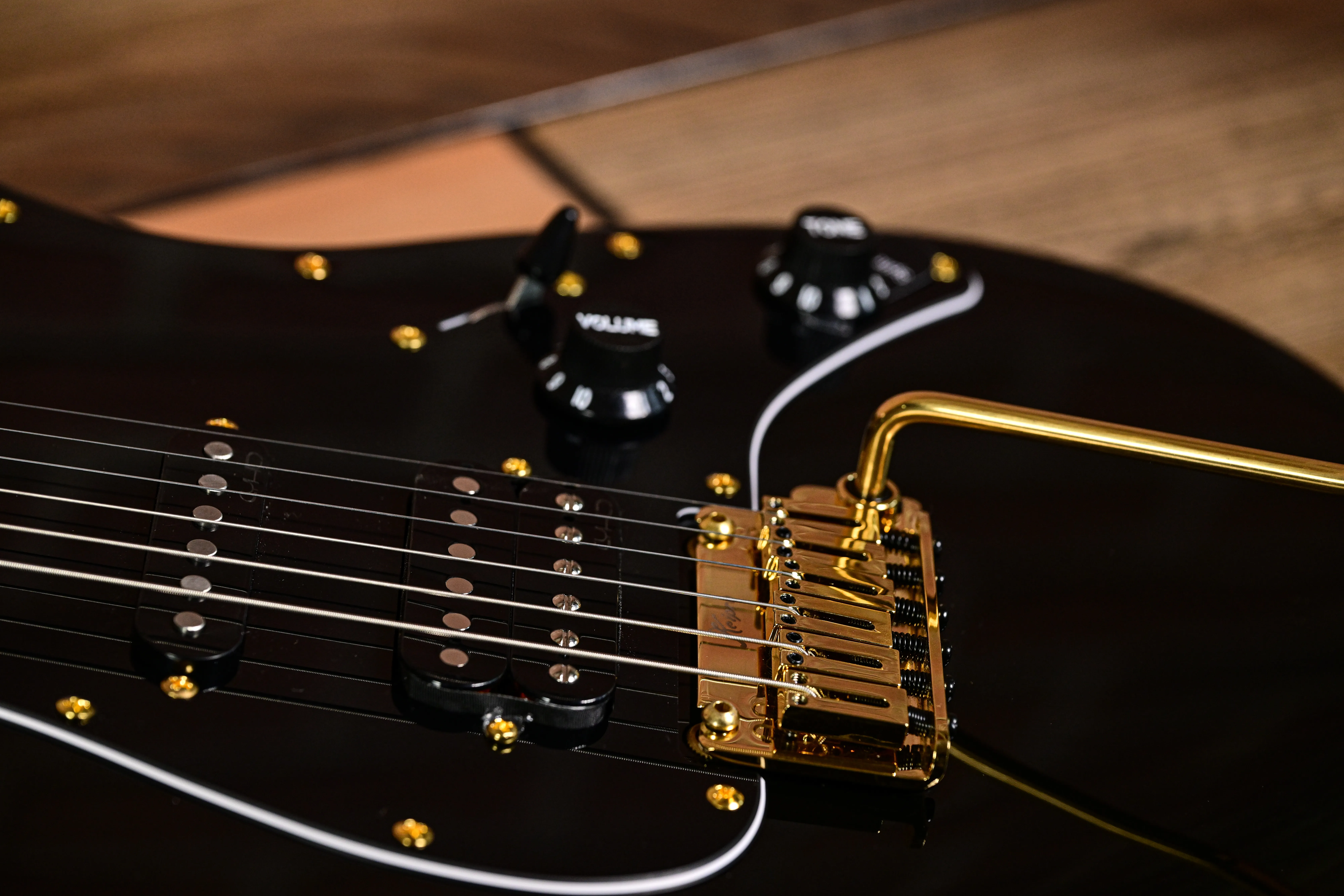 KS-Deluxe Gold Maple SSH Black E-Gitarre