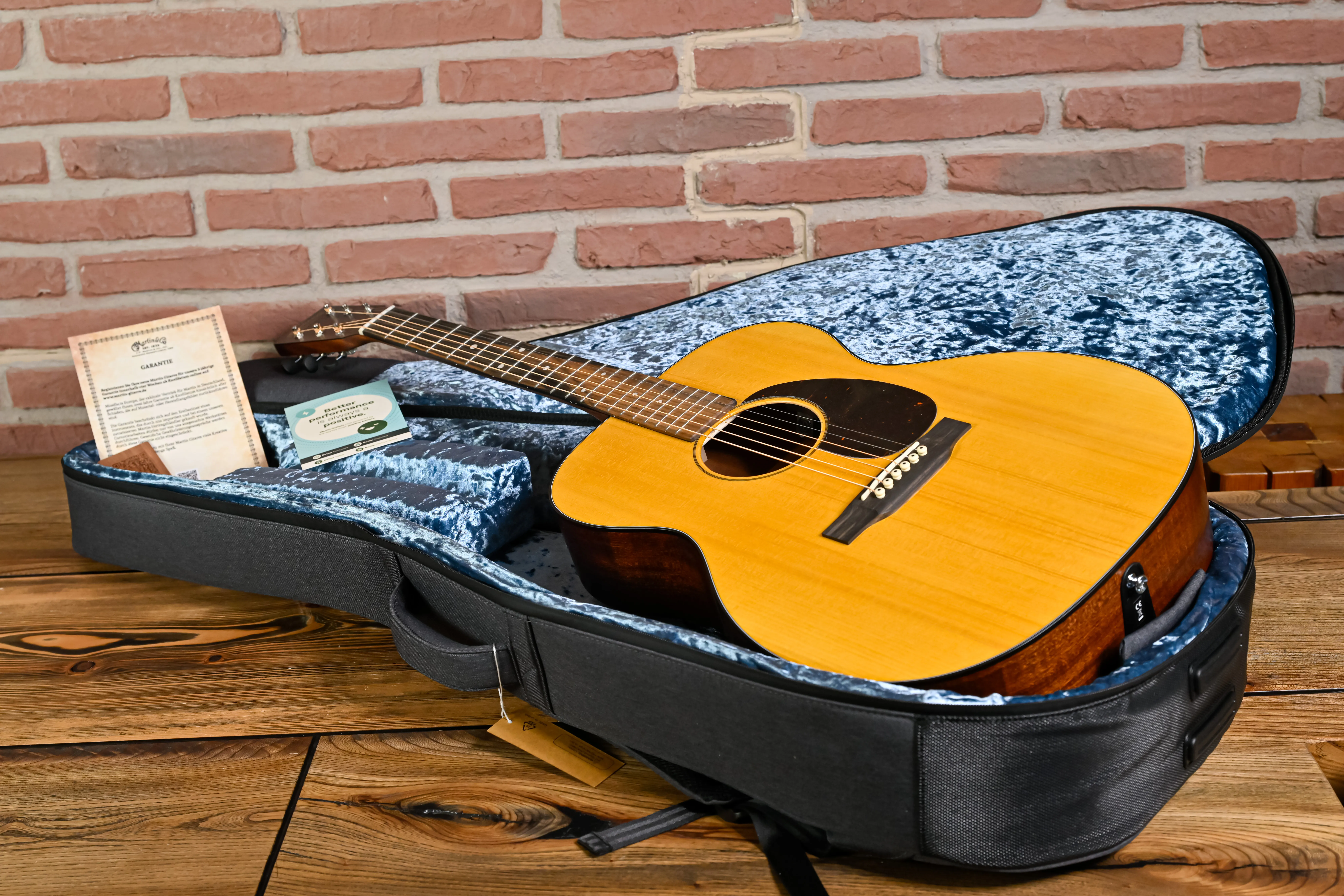 Martin 000-10E Retro Satin Acoustic-Electric Guitar