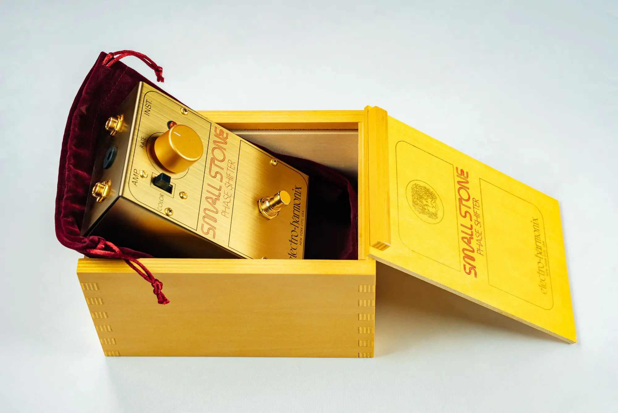 Golden Small Stone Limited Edition Ansicht in Verpackung