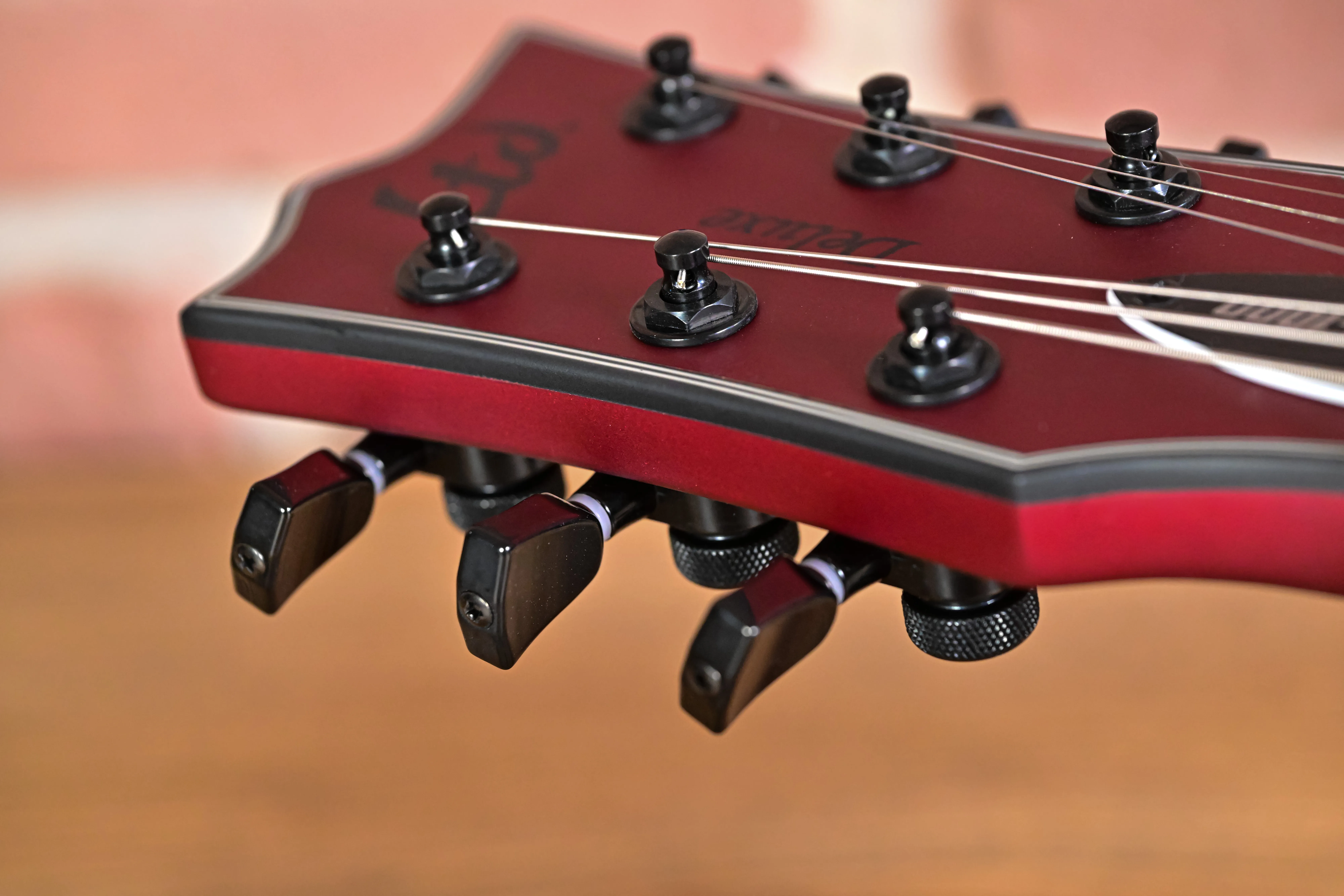 EC-1000 Candy Apple Red Satin E-Gitarre
