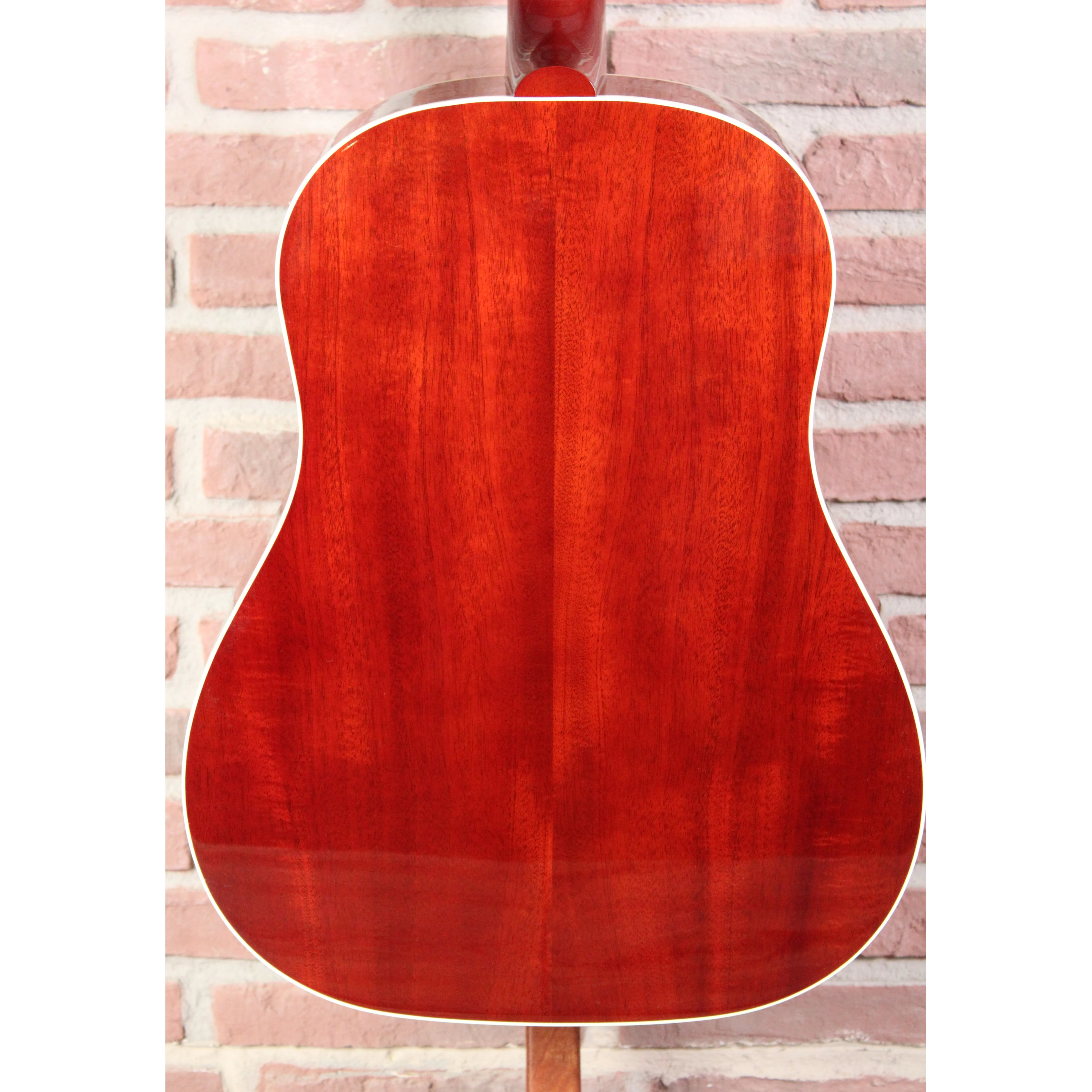 Rückansicht der Gibson J-45 Standard Custom Shop Autumnburst Gloss Limited