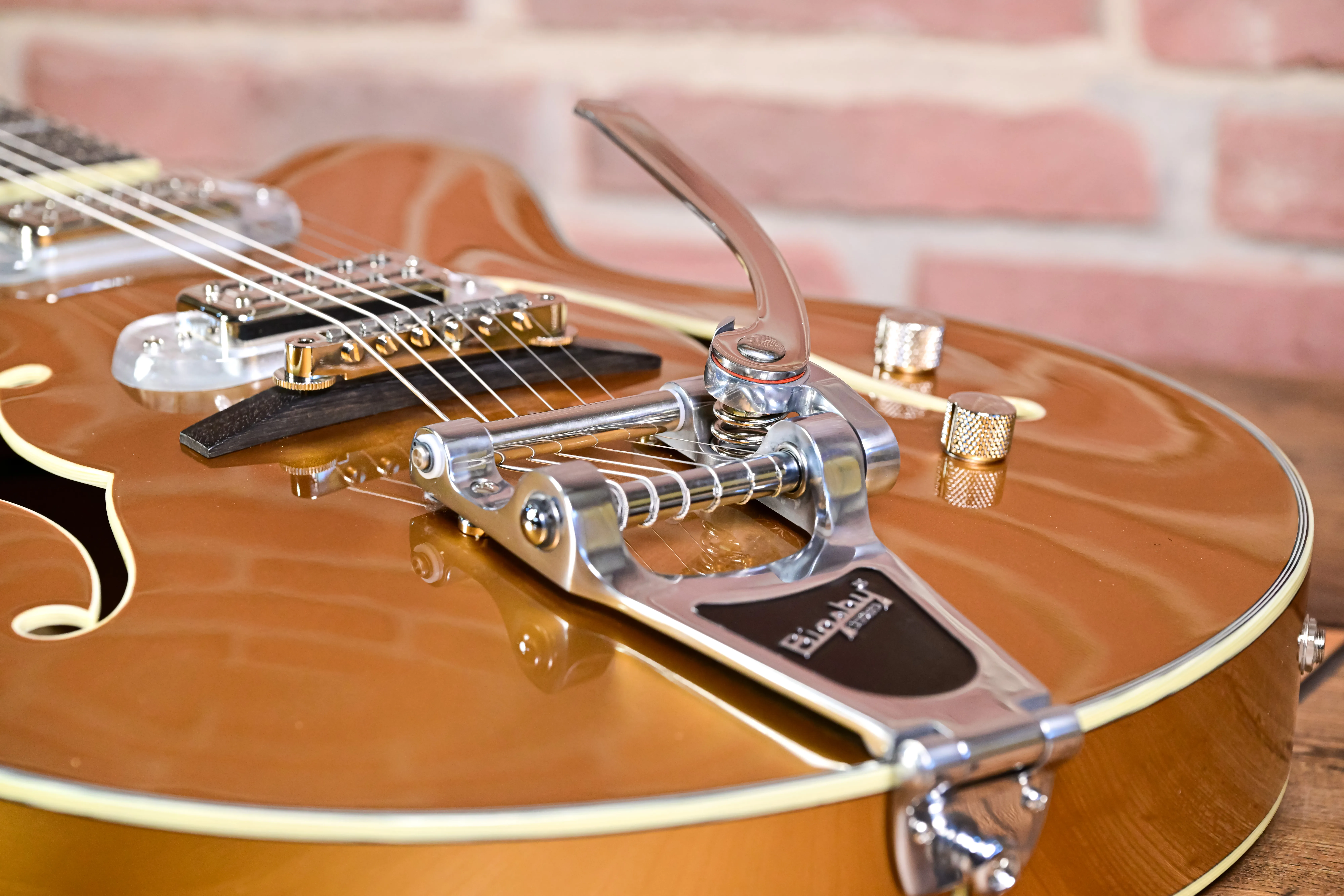 T58-GD Archtop Gitarre Truetone Gloss  Gold