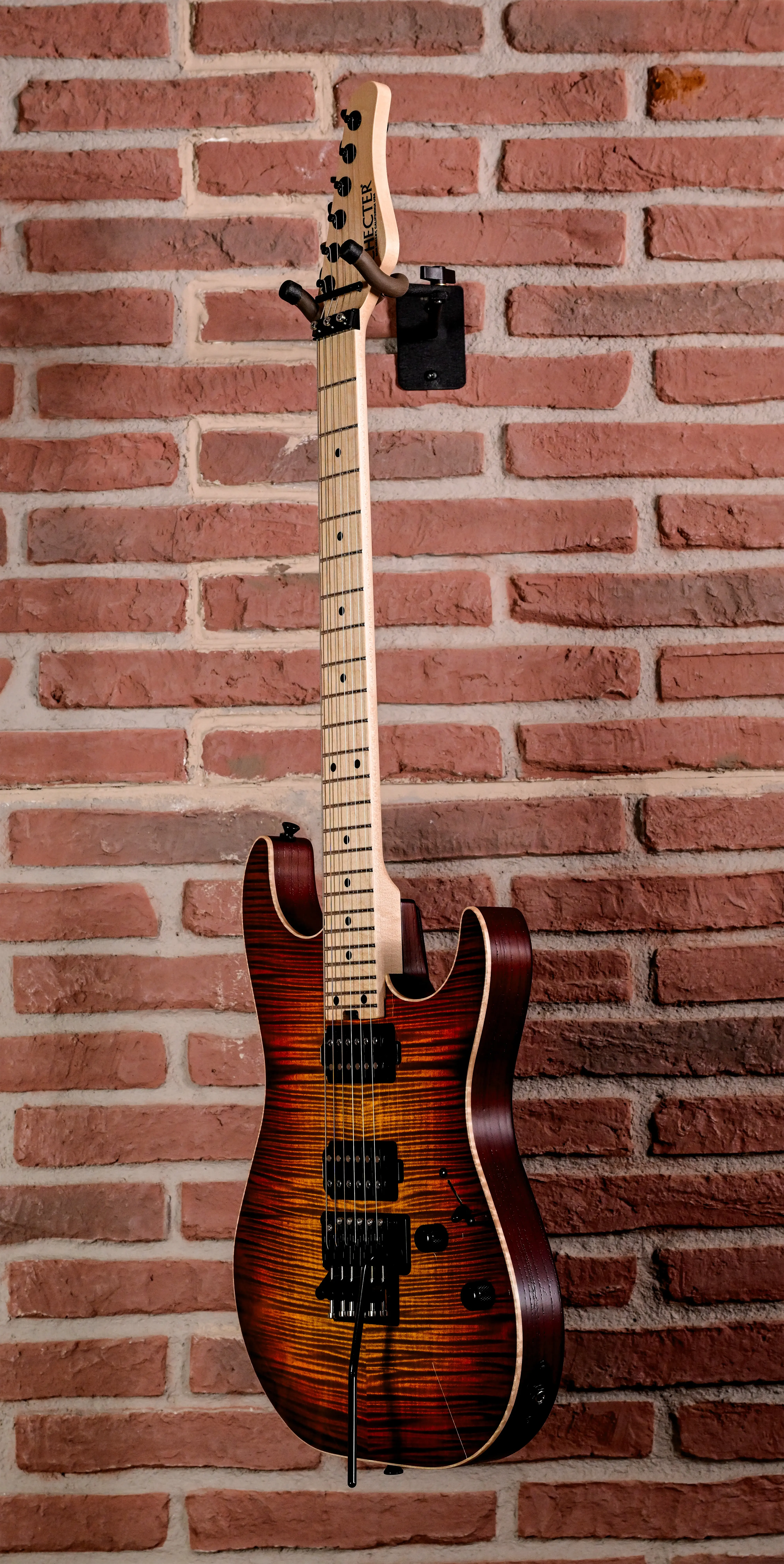 E-Gitarre, Flammenahorn-Decke, Fünfsaitig, Doppelspulen-Tonabnehmer, Naturholzgriffbrett