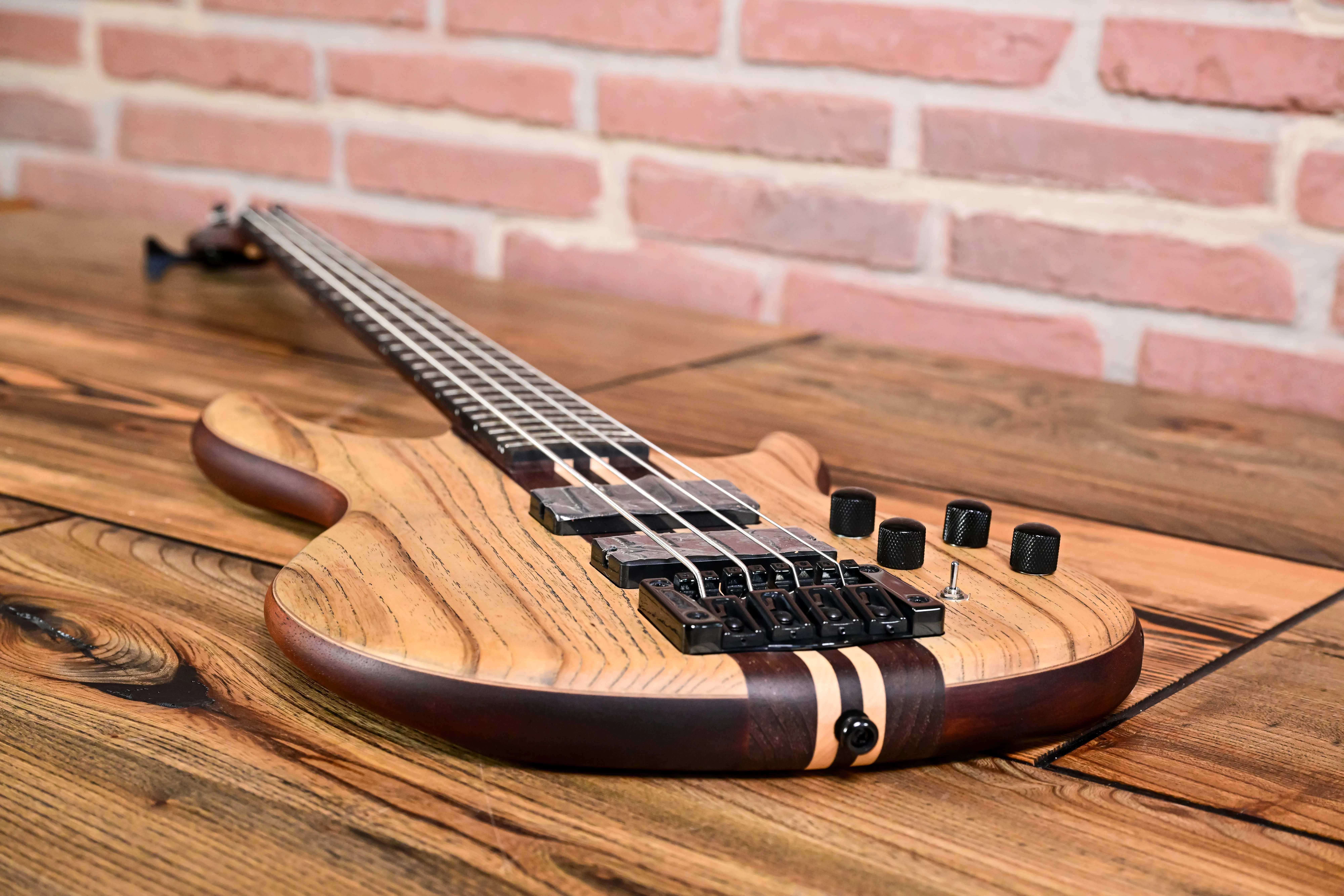 A4 Ultra Ash Bass Etched Natural Black