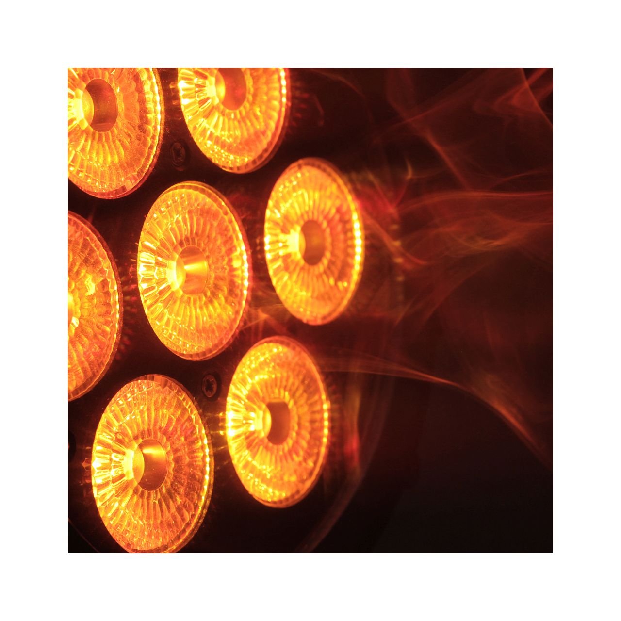 Cameo FLAT PRO 7 IP65 - 7x 10W FLAT LED RGBWA Outdoor PAR Scheinwerfer in schwarzem Gehäuse