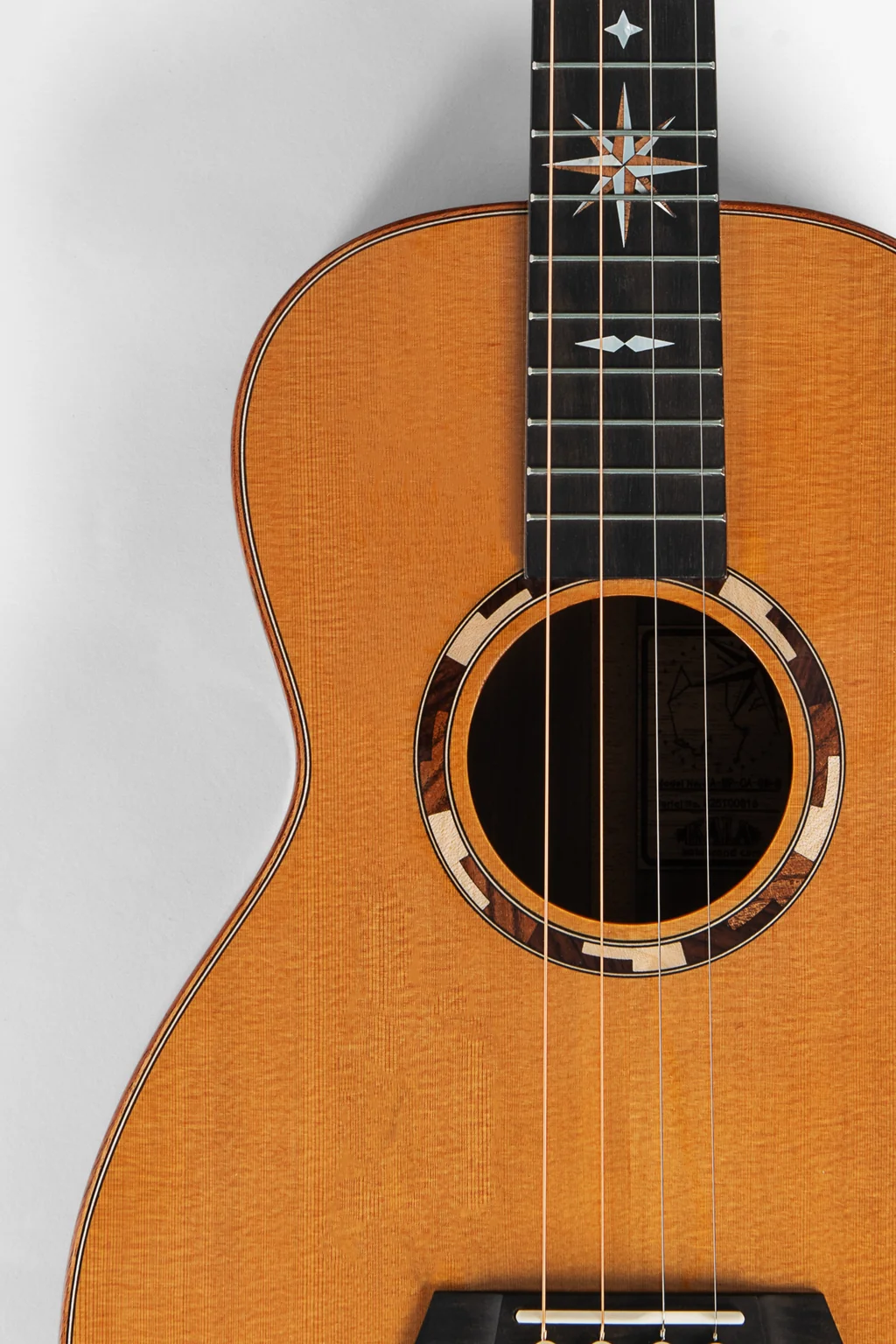 Waypoint Cedar Acacia Grand Baritone mit EQ und Hardcase