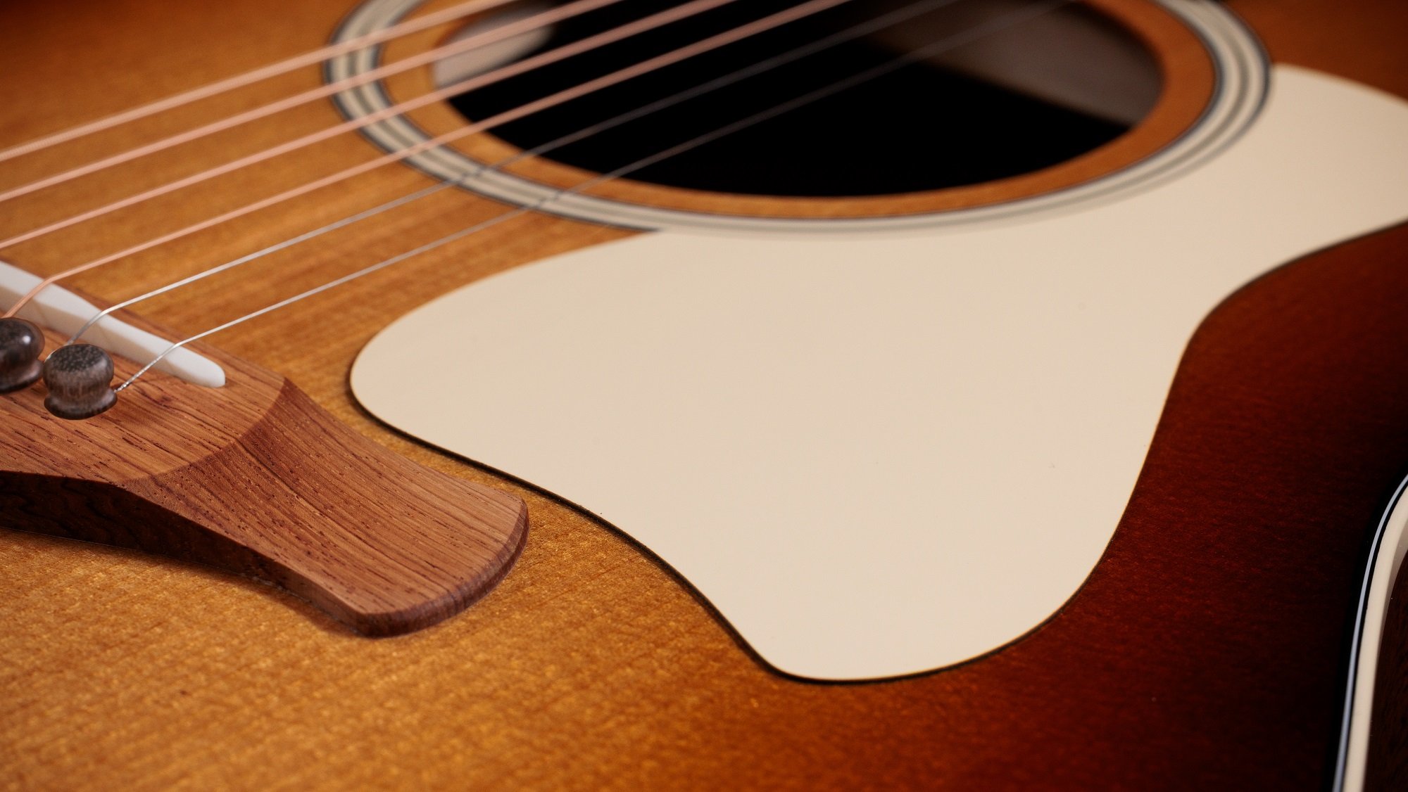Gold Label 517e Sunburst Cream Pickguard Westerngitarre