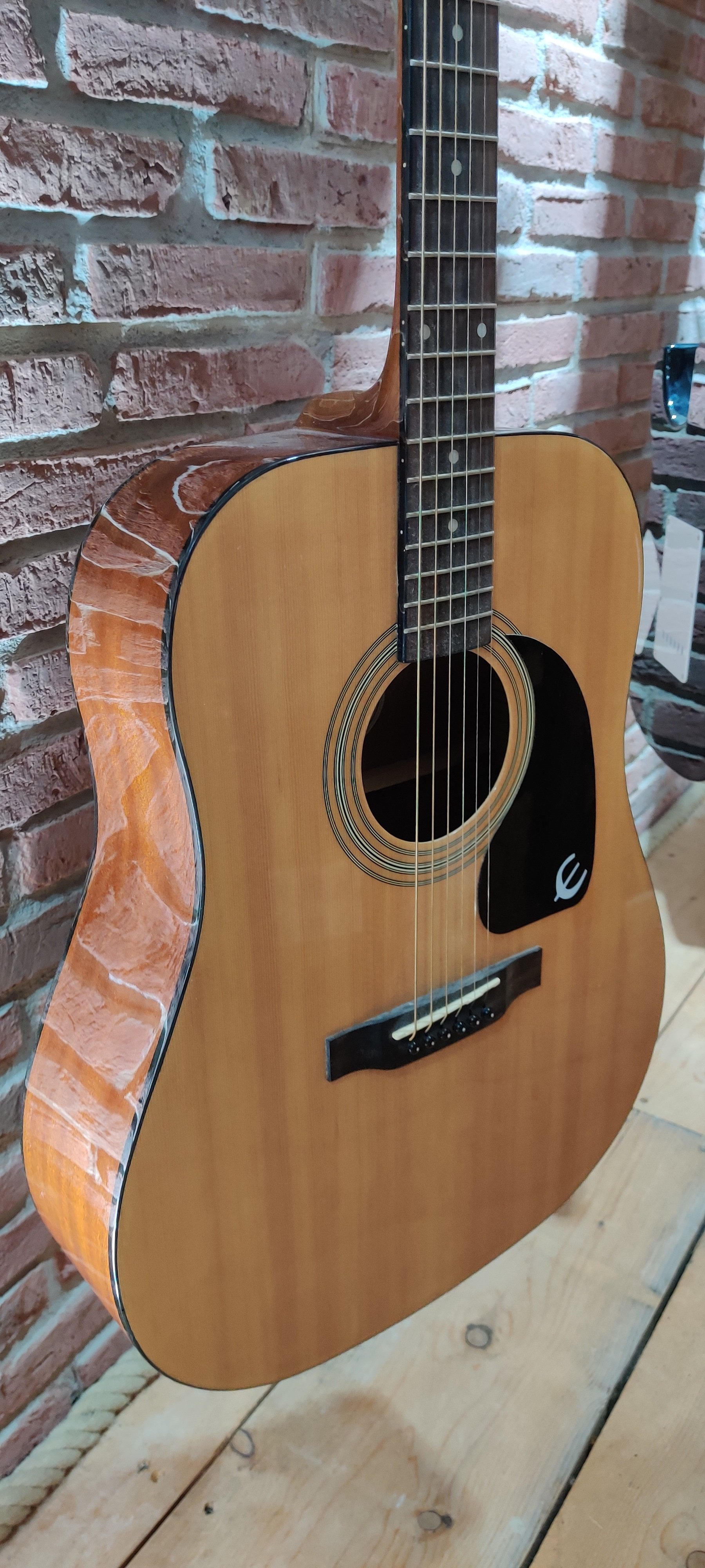 DR-100 NT - Akustikgitarre in Natur USED