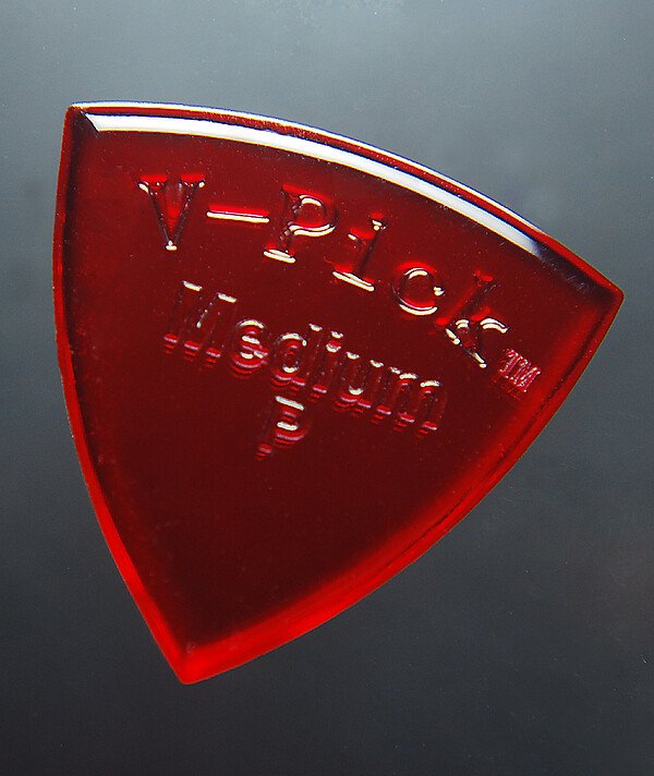Medium Pointed Pick ruby red