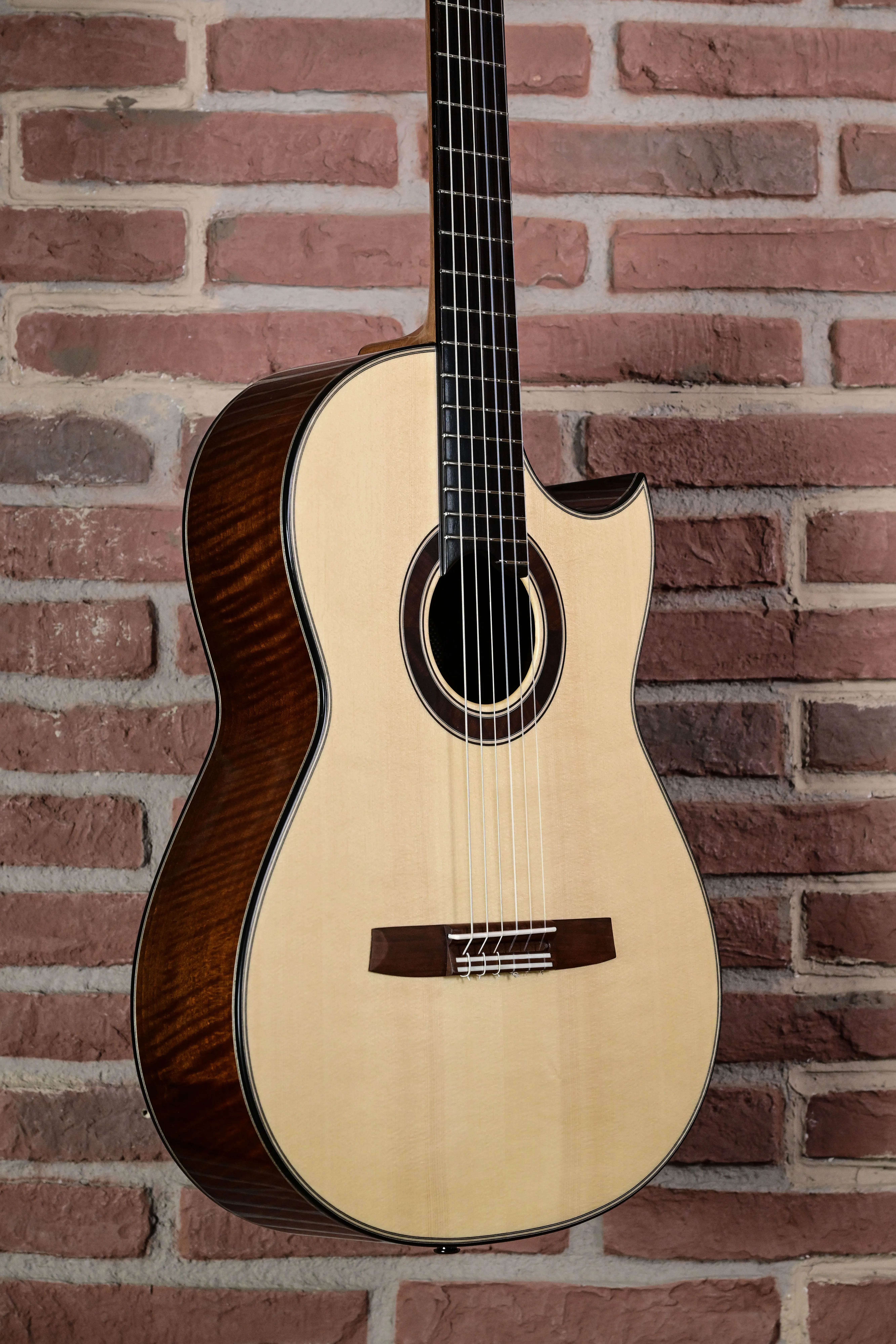 Crossover Nylonstringgitarre mit Udo Rösner Pickup