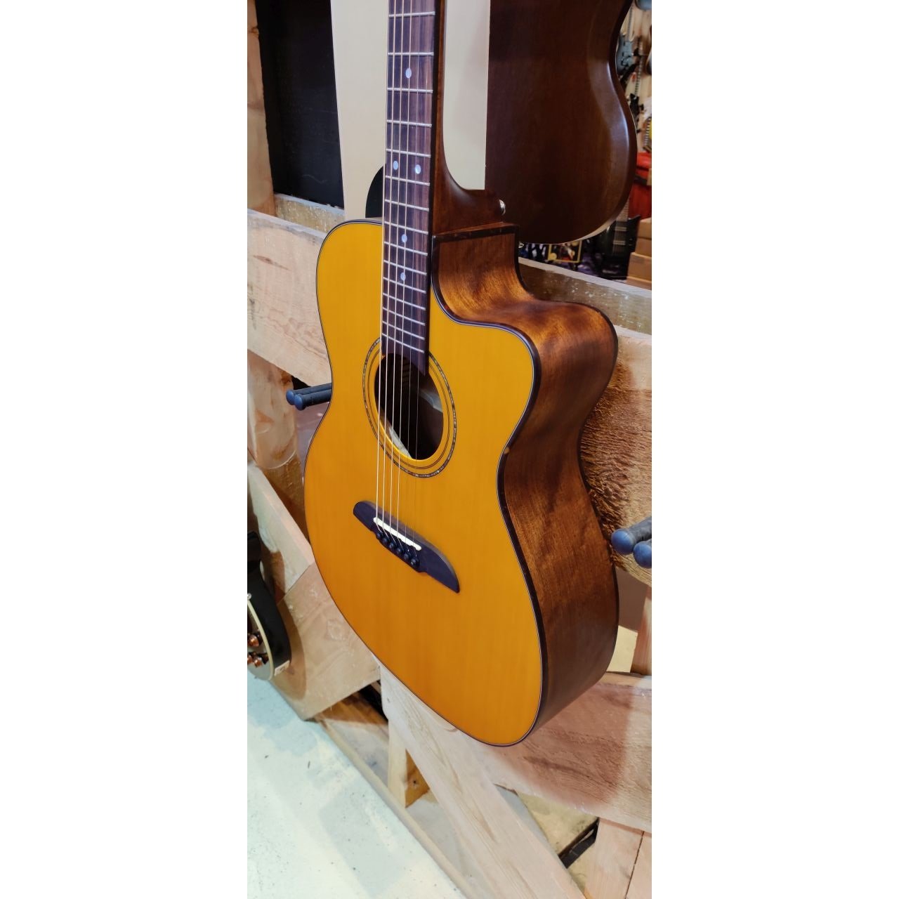 Legacy FF 14 SV Folk - Satin Yellow - Westerngitarre mit Tonabnehmer