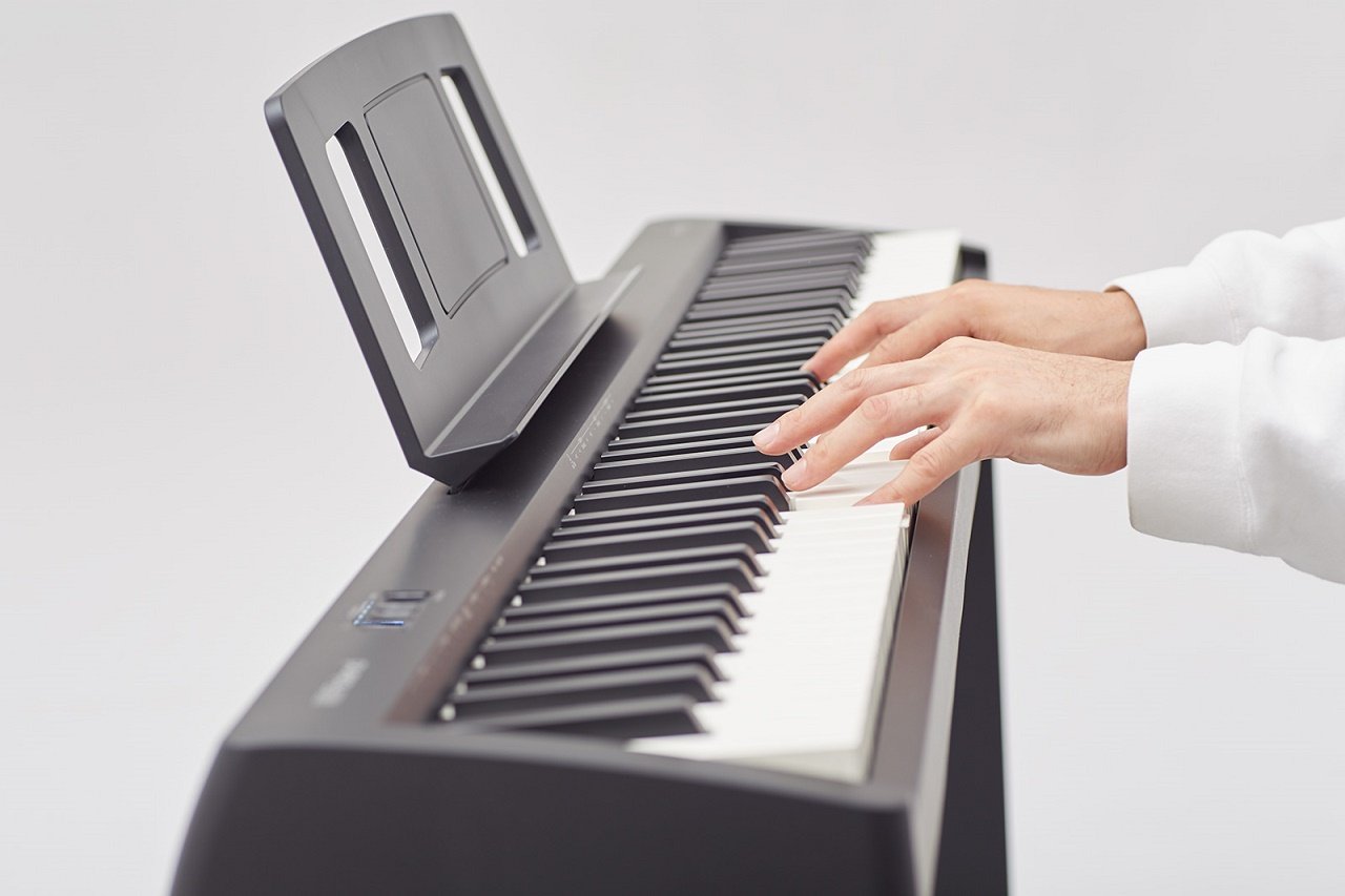 Roland FP-10 BK – Seitenansicht 