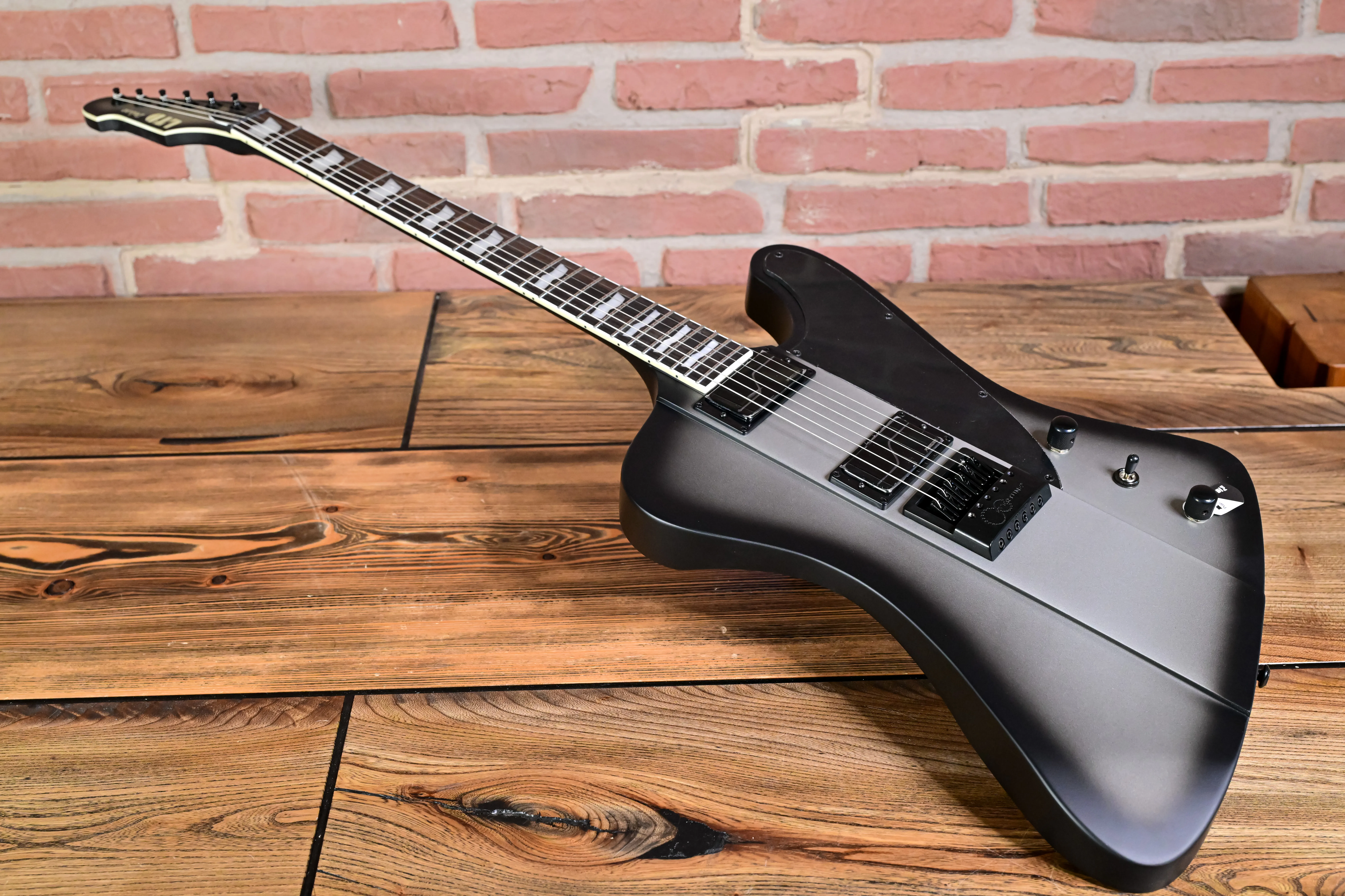 Phoenix-1000 Evertune Silver Sunburst Satin E-Gitarre