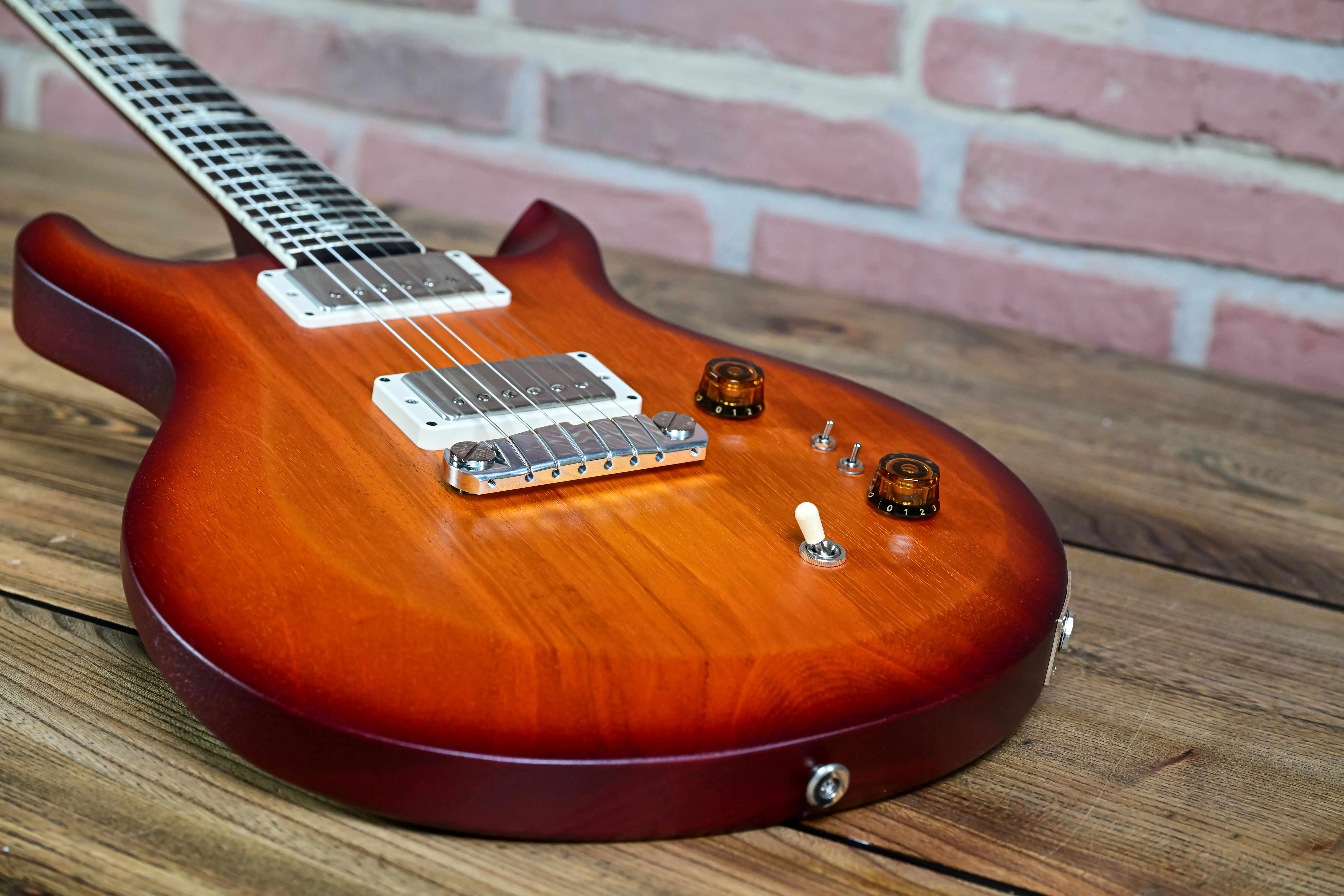 S2 Mira 594 Satin Dark Cherry Sunburst