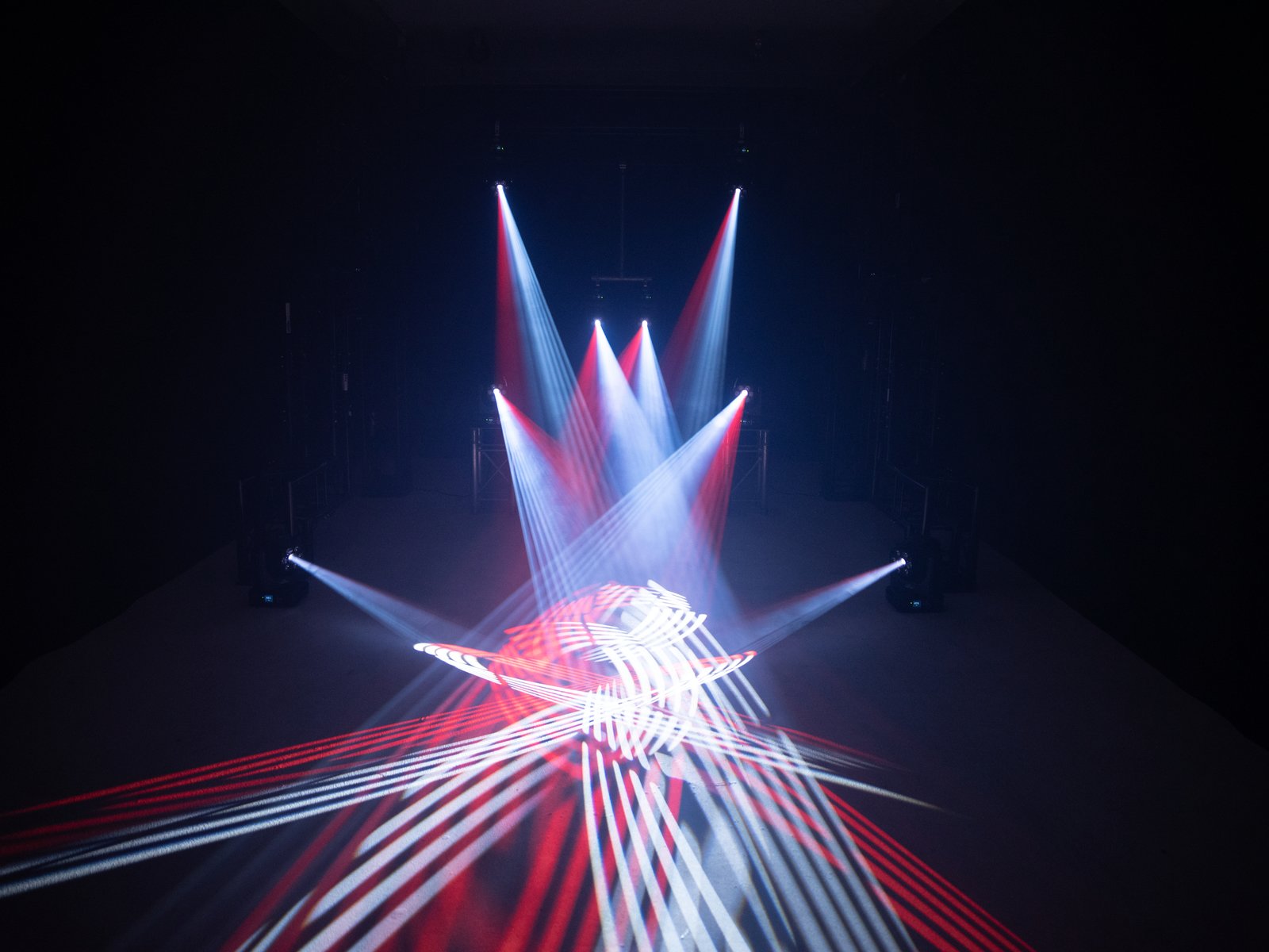 LED TMH-H90 Hybrid Moving-Head Spot/Wash COB