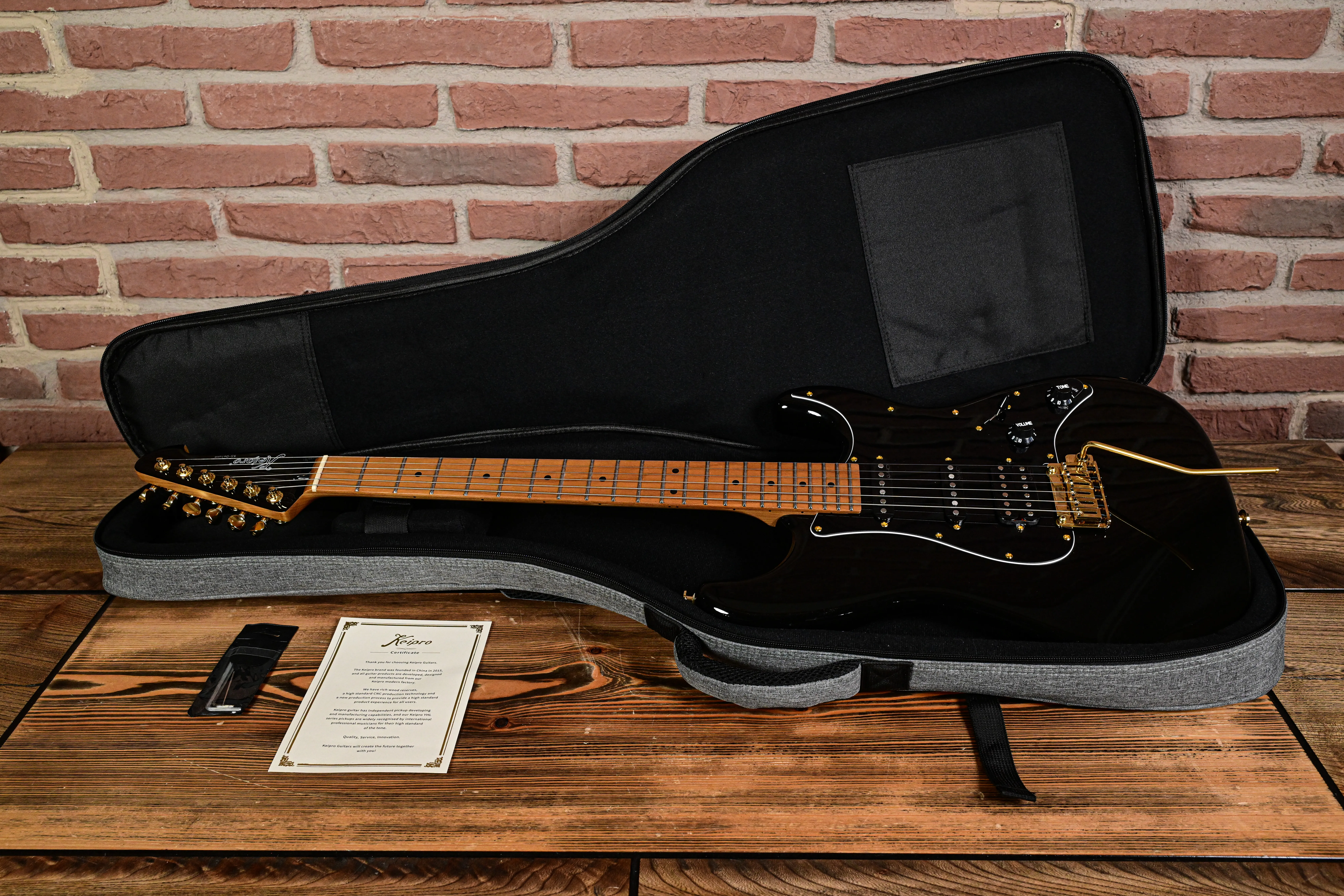 KS-Deluxe Gold Maple SSH Black E-Gitarre
