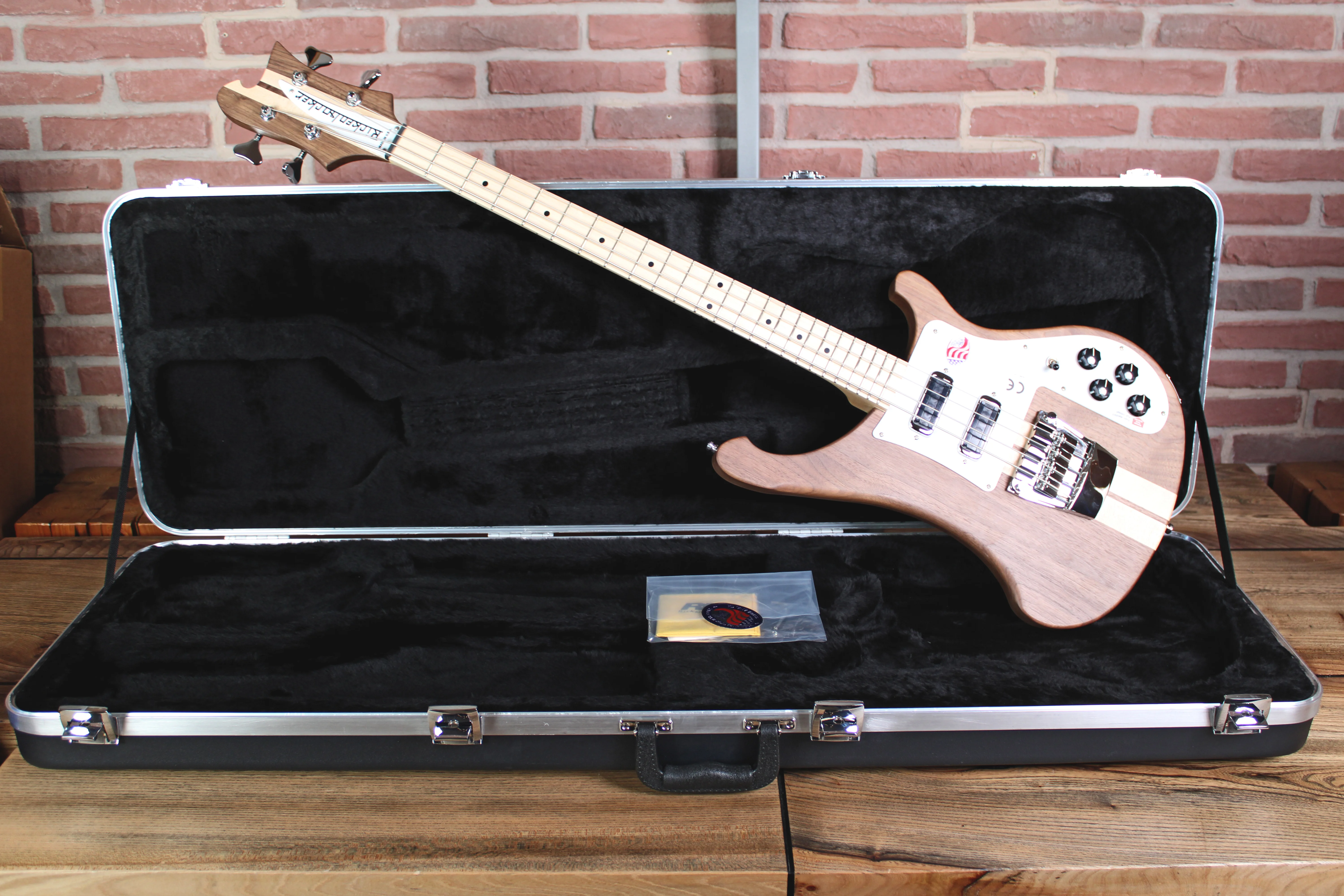 4030S Walnut Bass